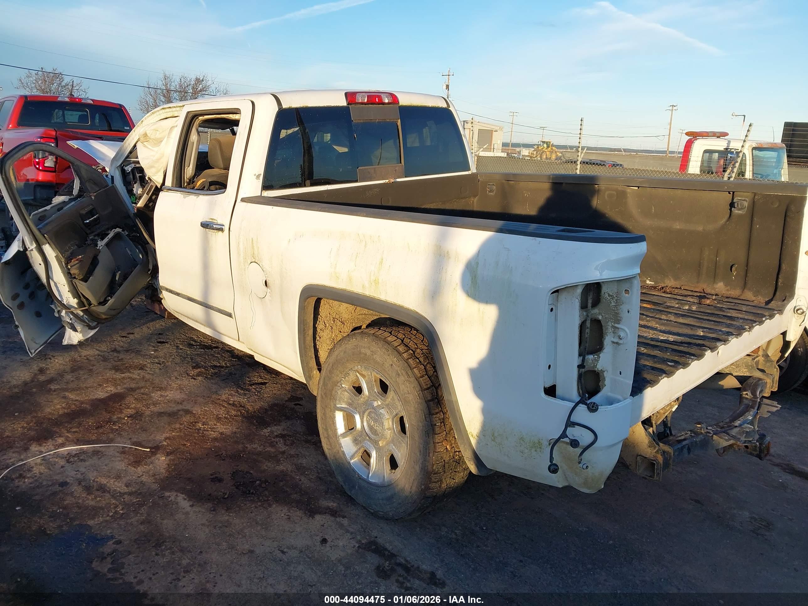 GMC SIERRA image 3