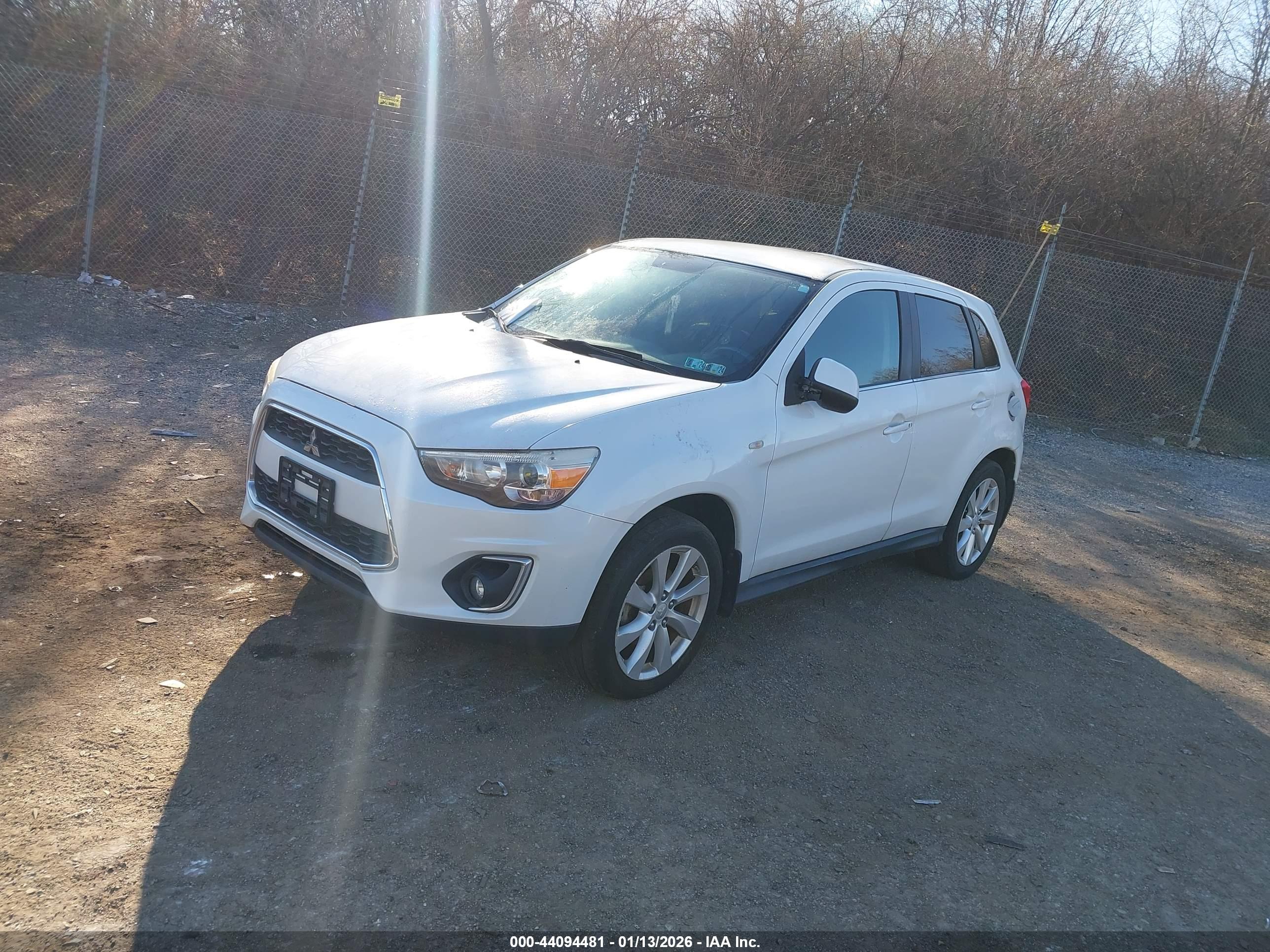 MITSUBISHI OUTLANDER image 2