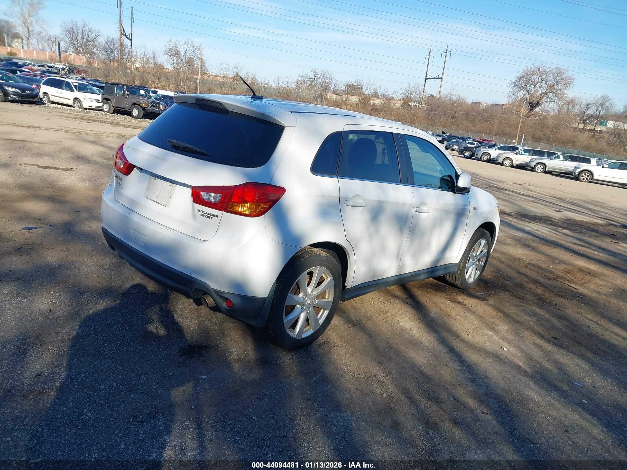 MITSUBISHI OUTLANDER image 4