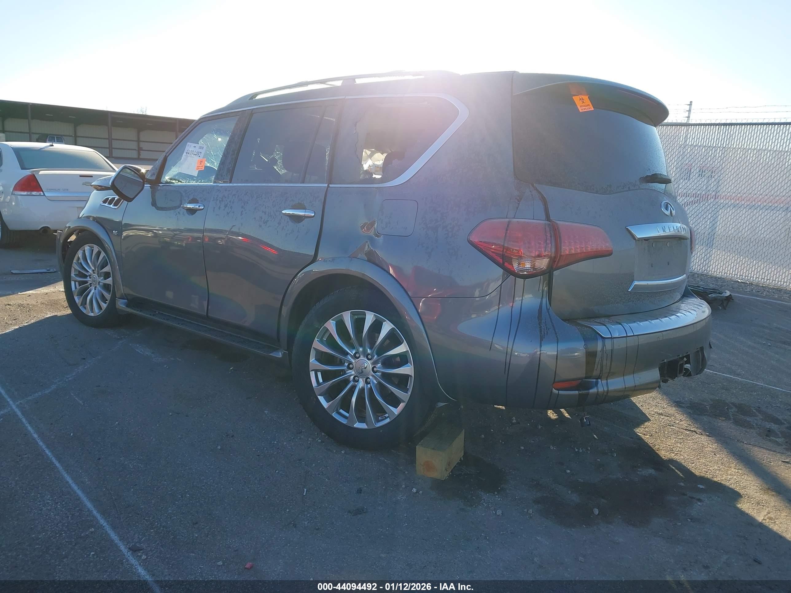 INFINITI QX80 image 3