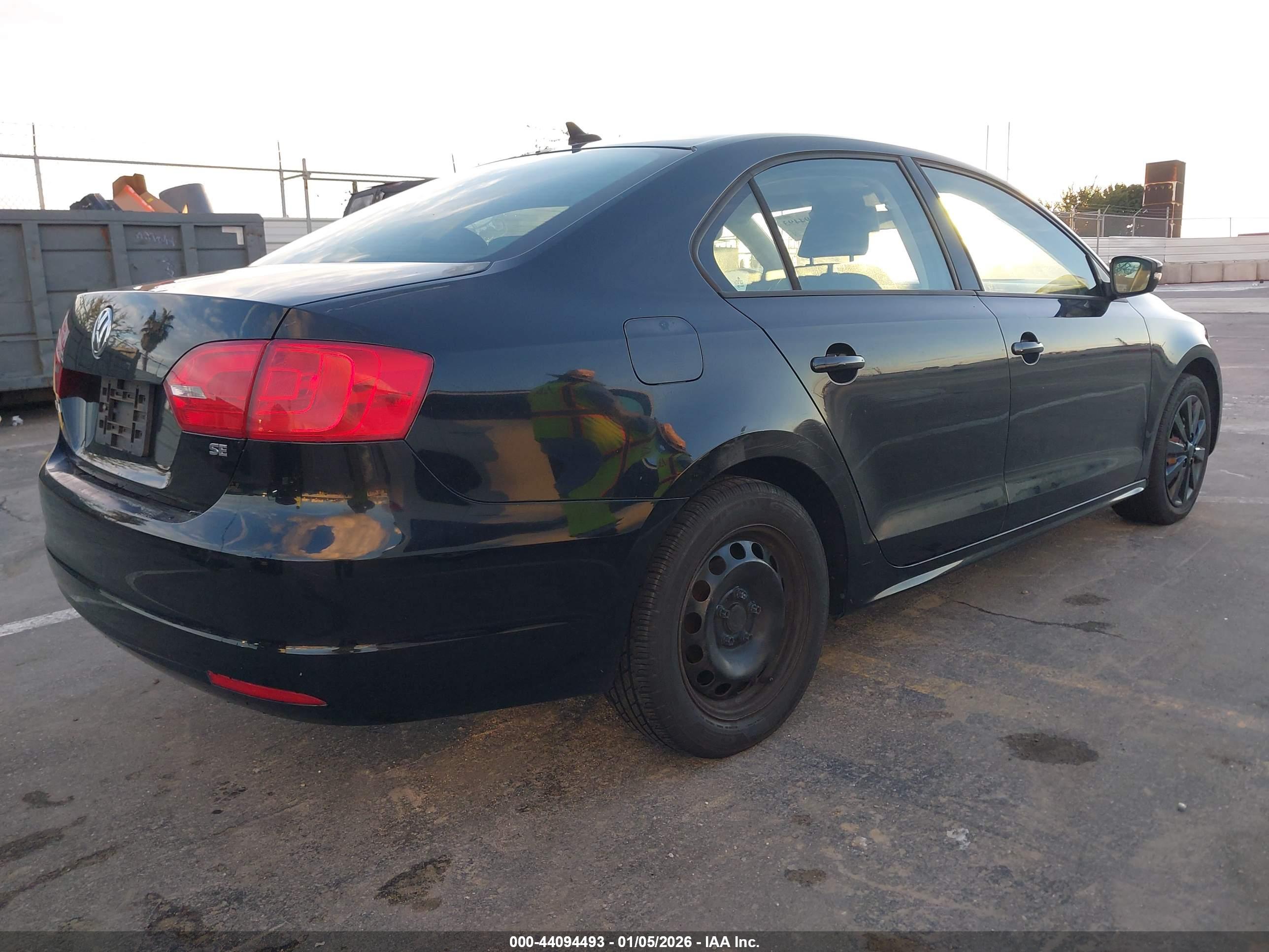 VOLKSWAGEN JETTA image 4