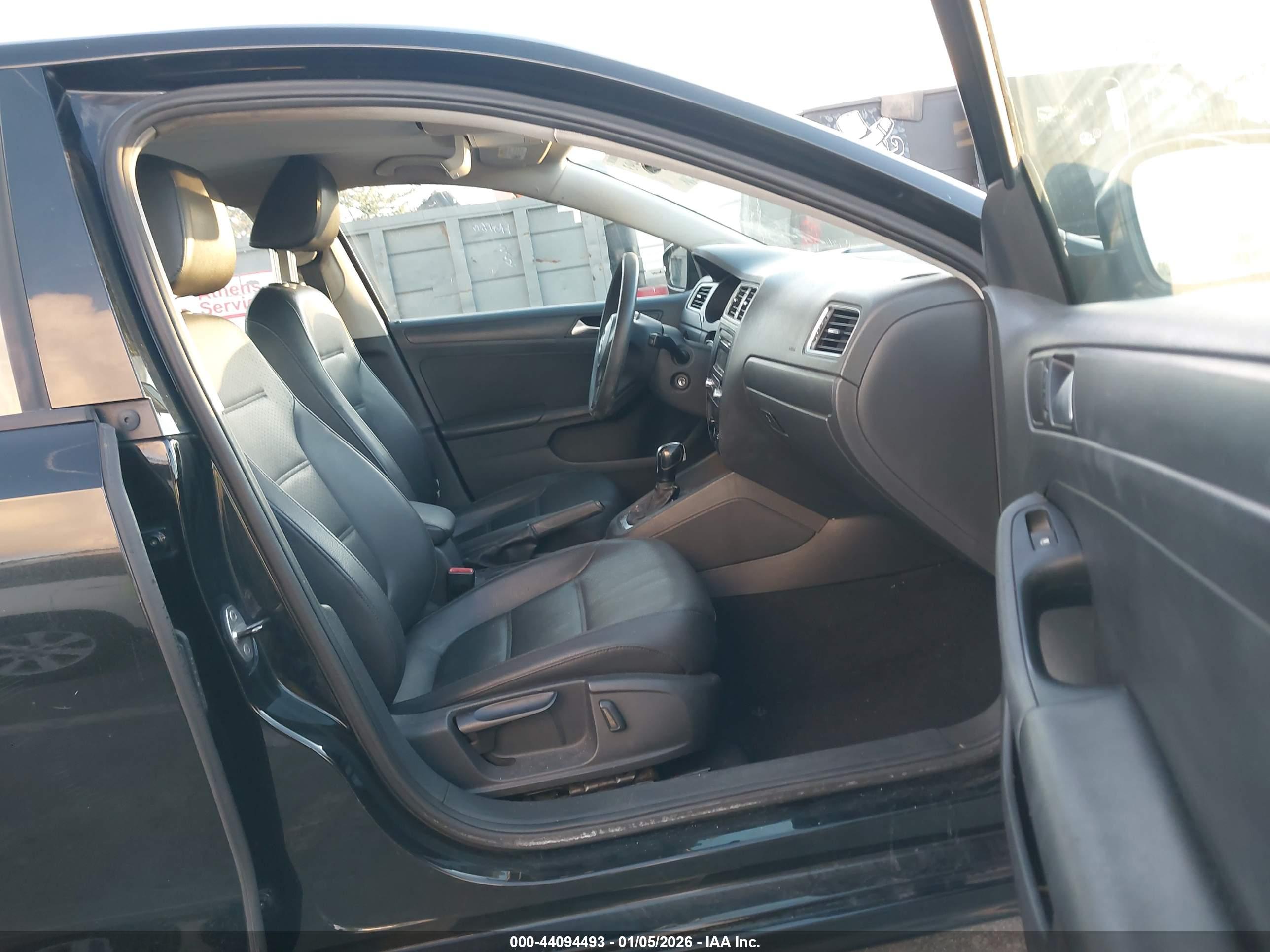 VOLKSWAGEN JETTA image 5