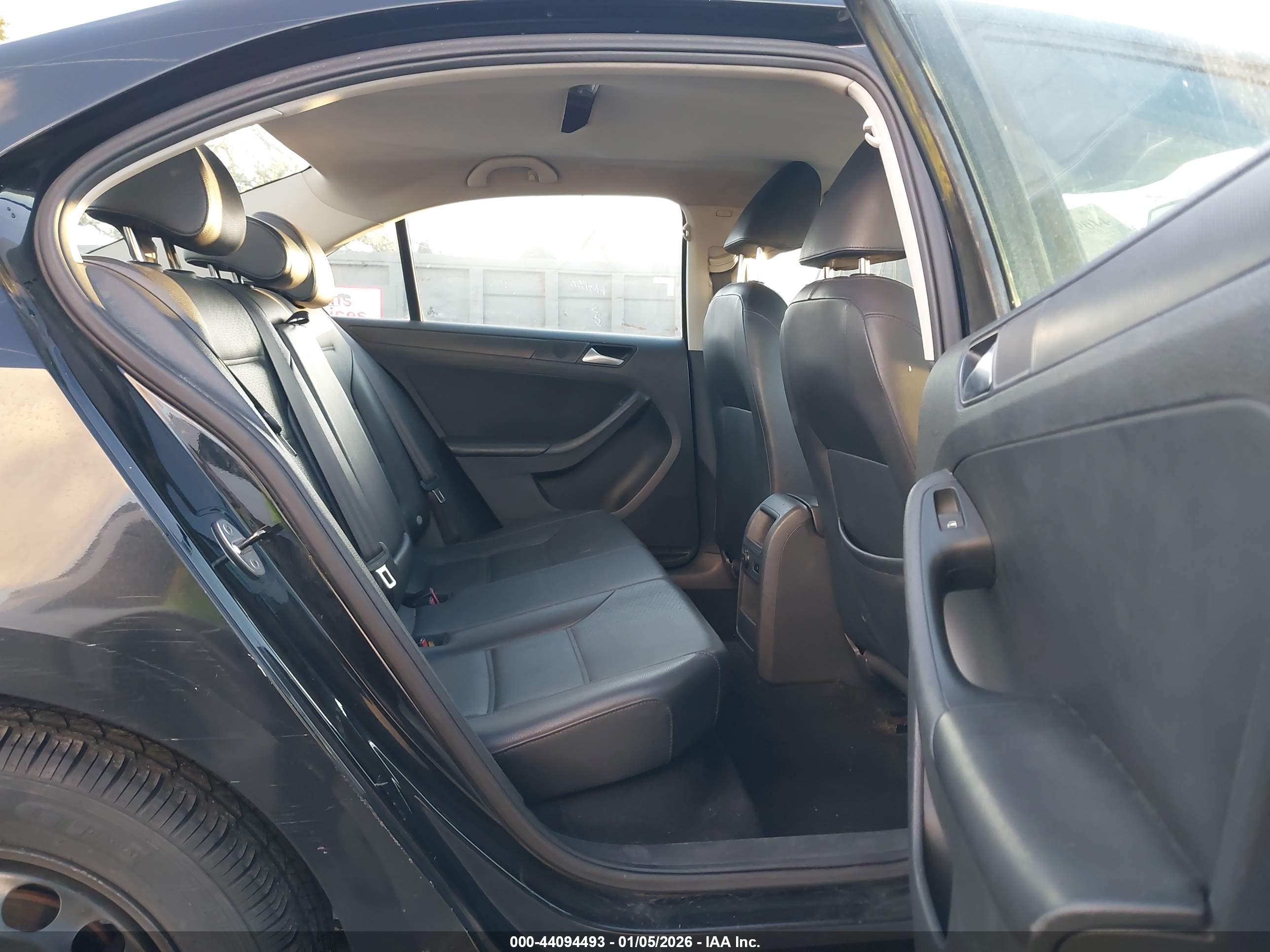 VOLKSWAGEN JETTA image 8