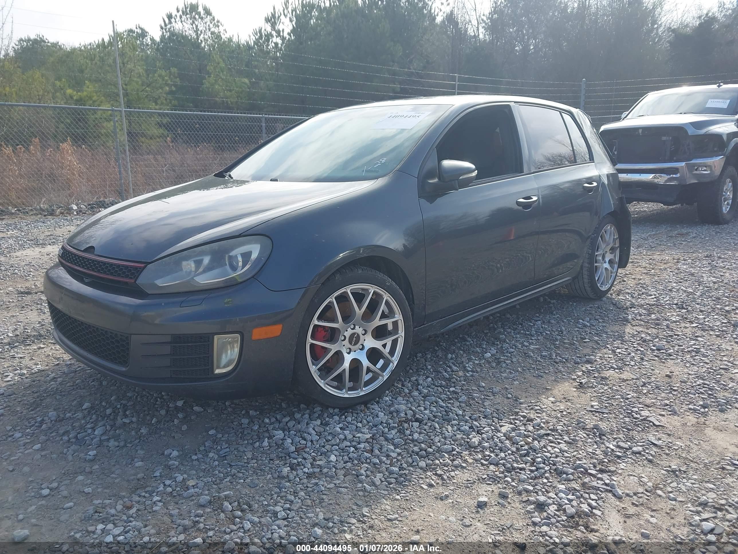 VOLKSWAGEN GTI image 2