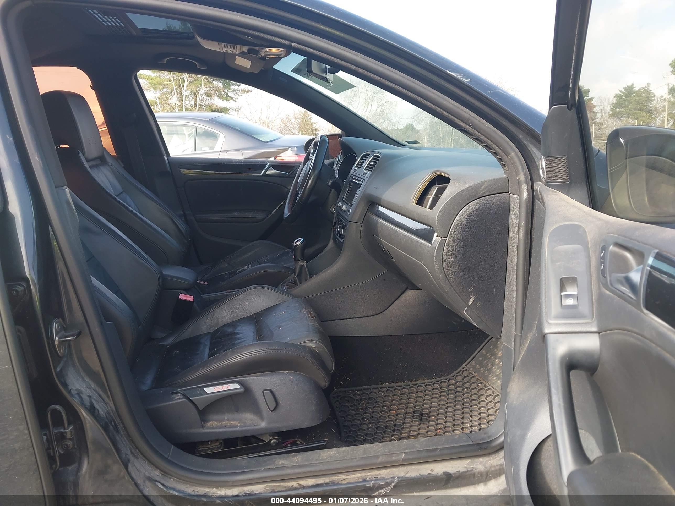 VOLKSWAGEN GTI image 5