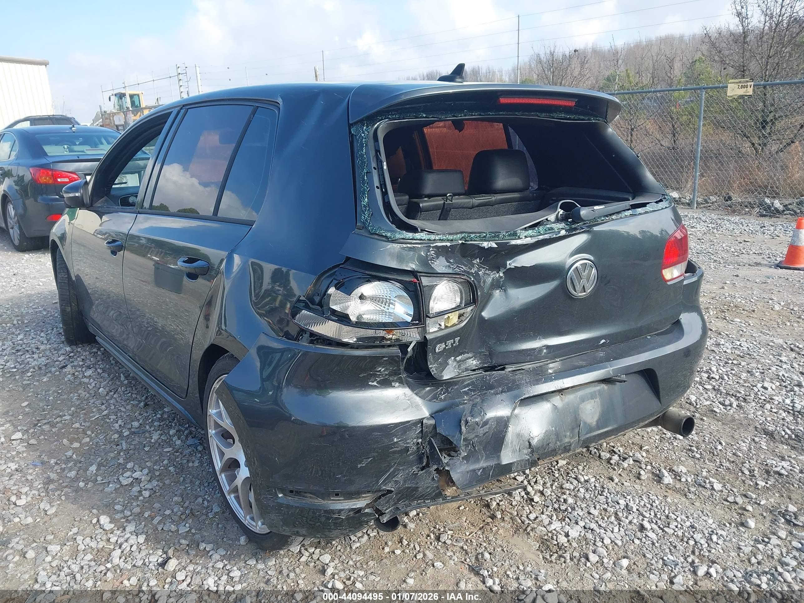 VOLKSWAGEN GTI image 6