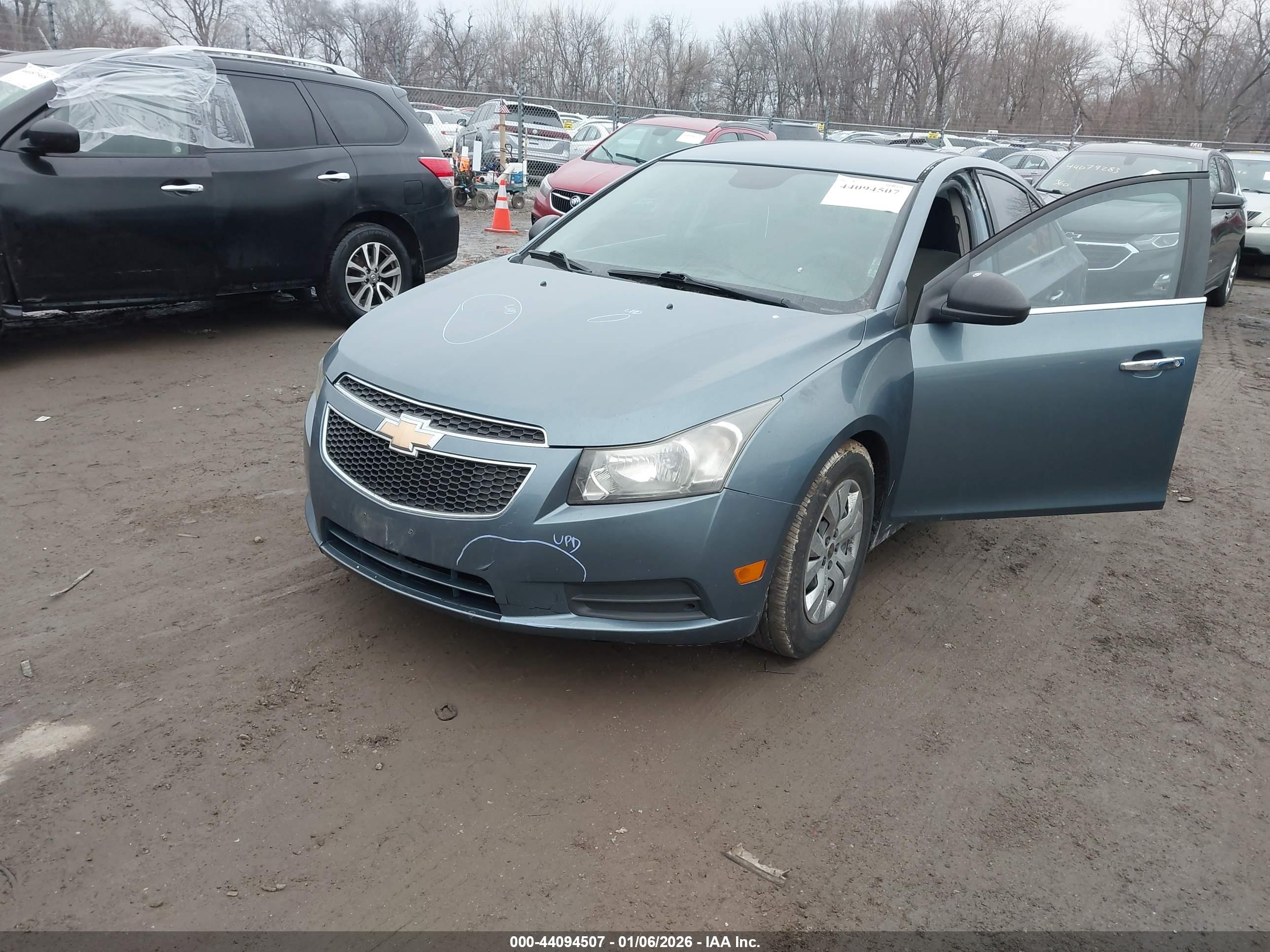 CHEVROLET CRUZE image 2