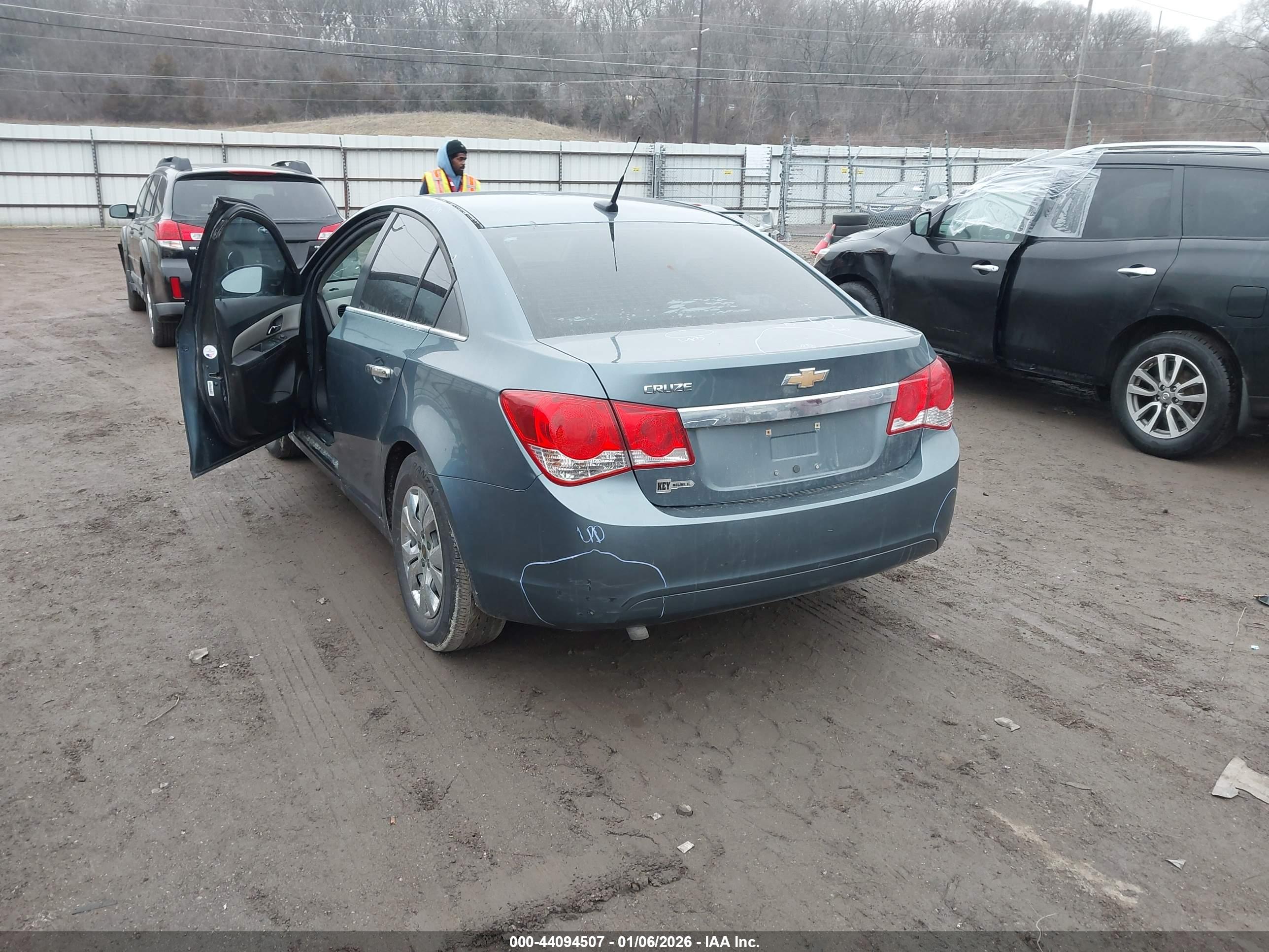 CHEVROLET CRUZE image 3