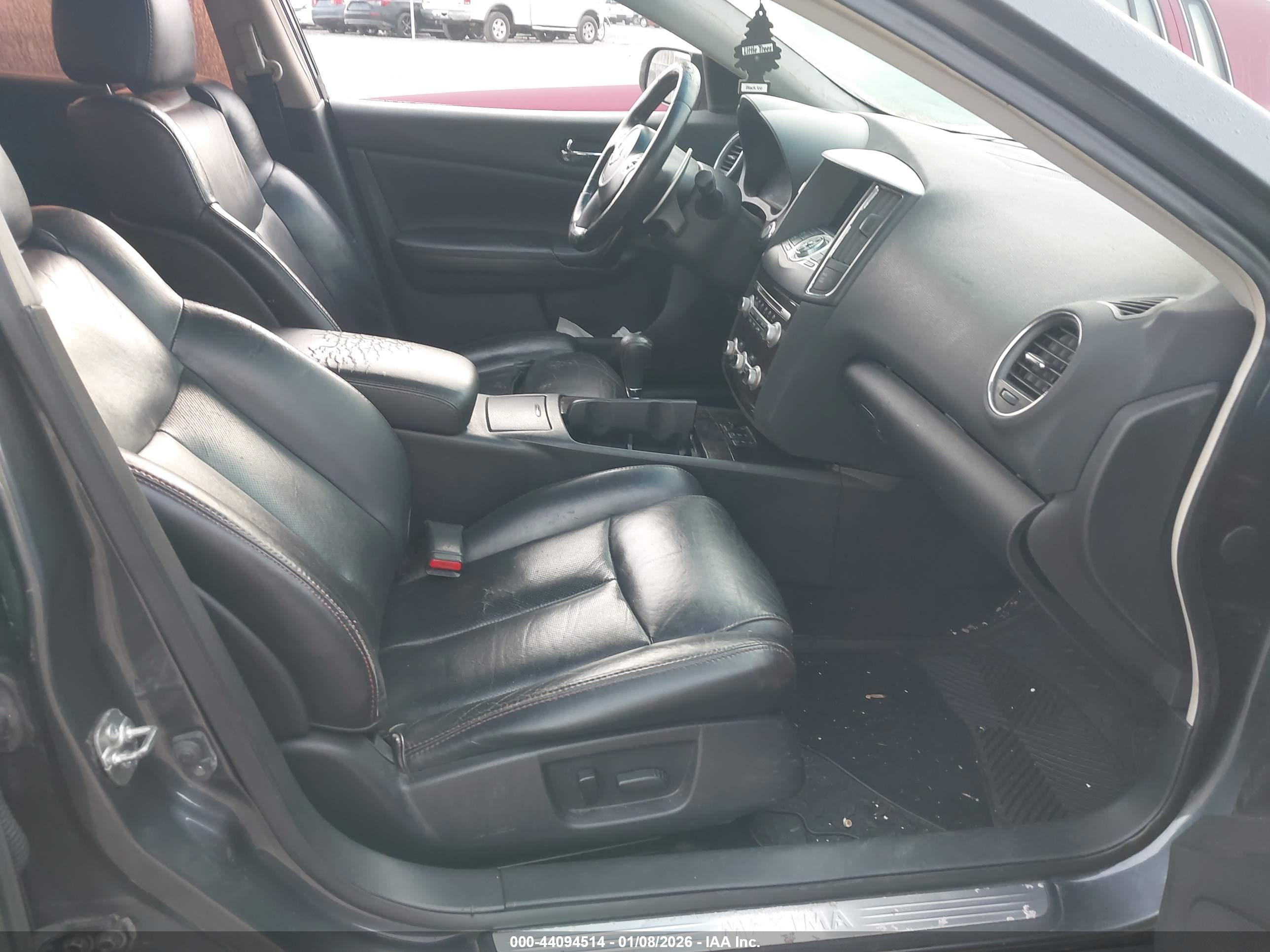 NISSAN MAXIMA image 5
