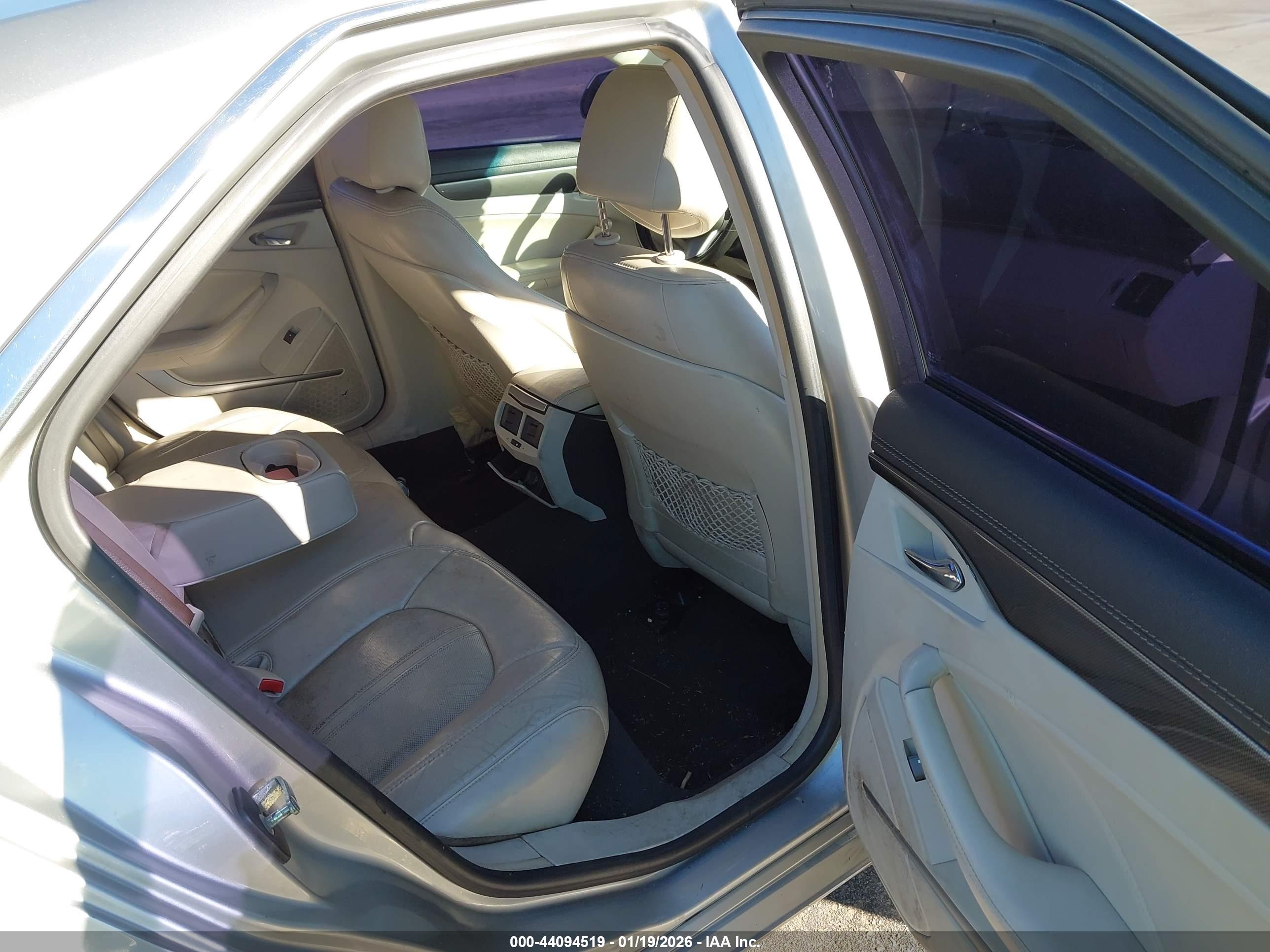 CADILLAC CTS image 8