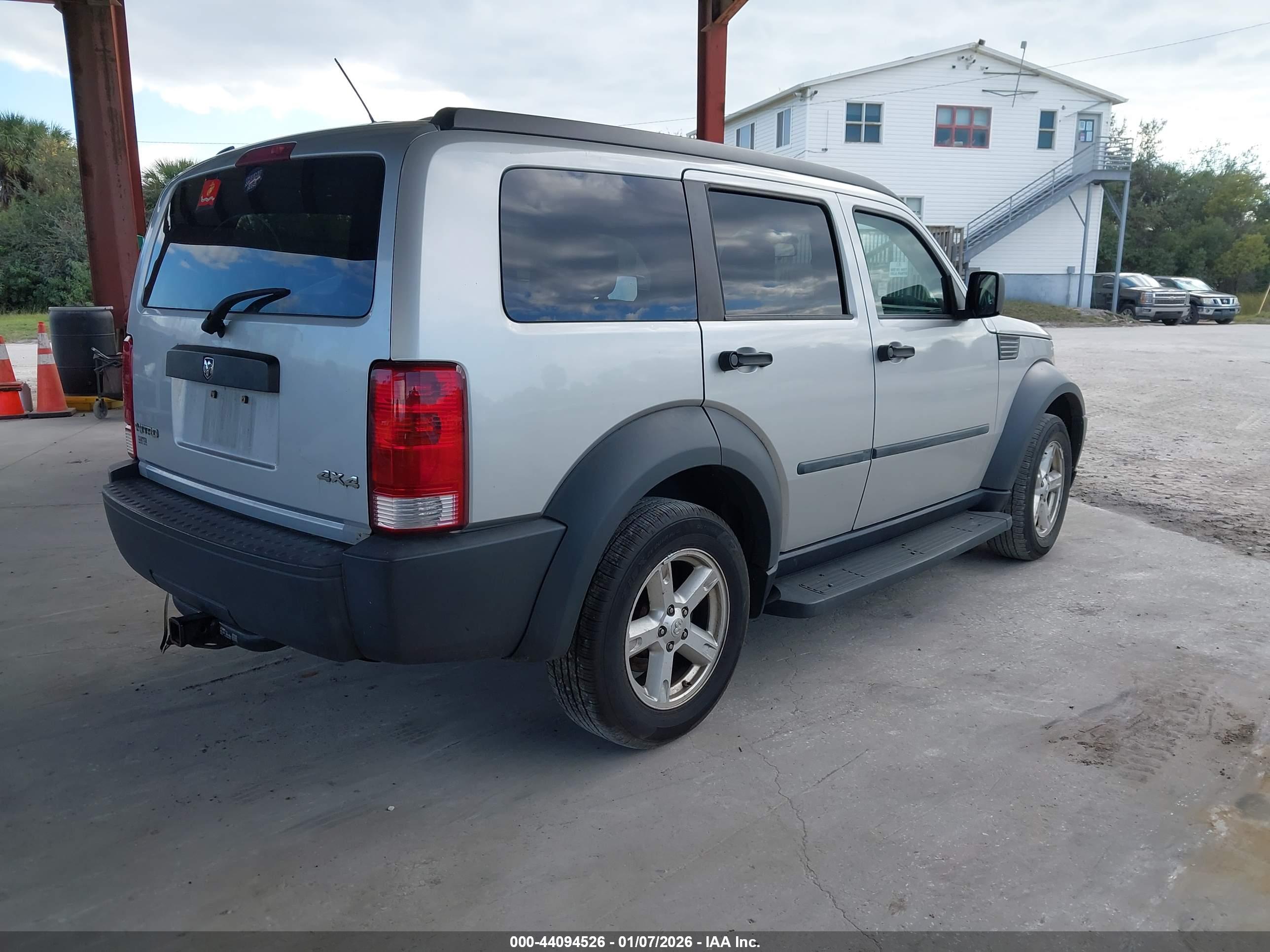 DODGE NITRO image 4
