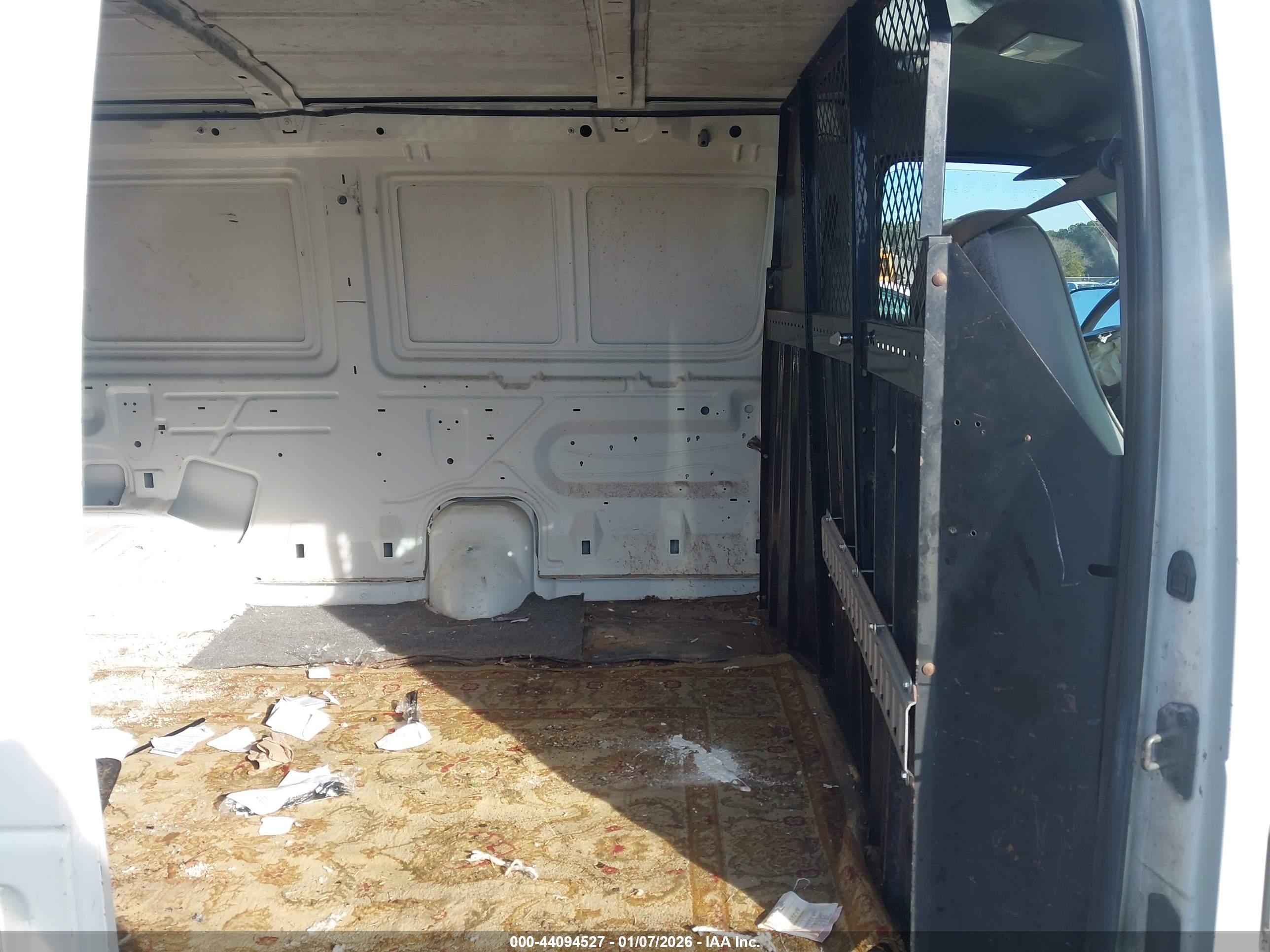 FORD E-250 image 8