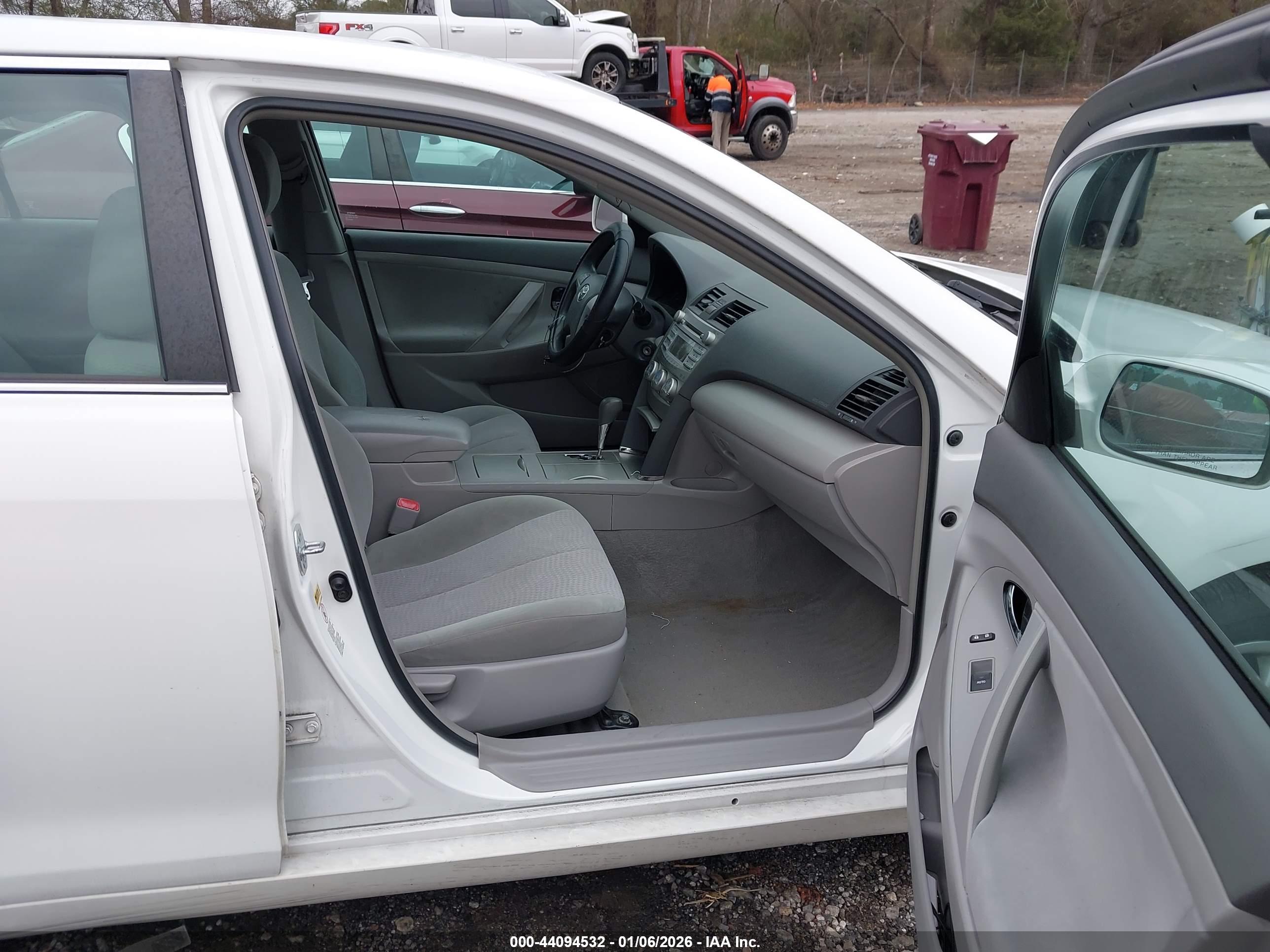 TOYOTA CAMRY image 5