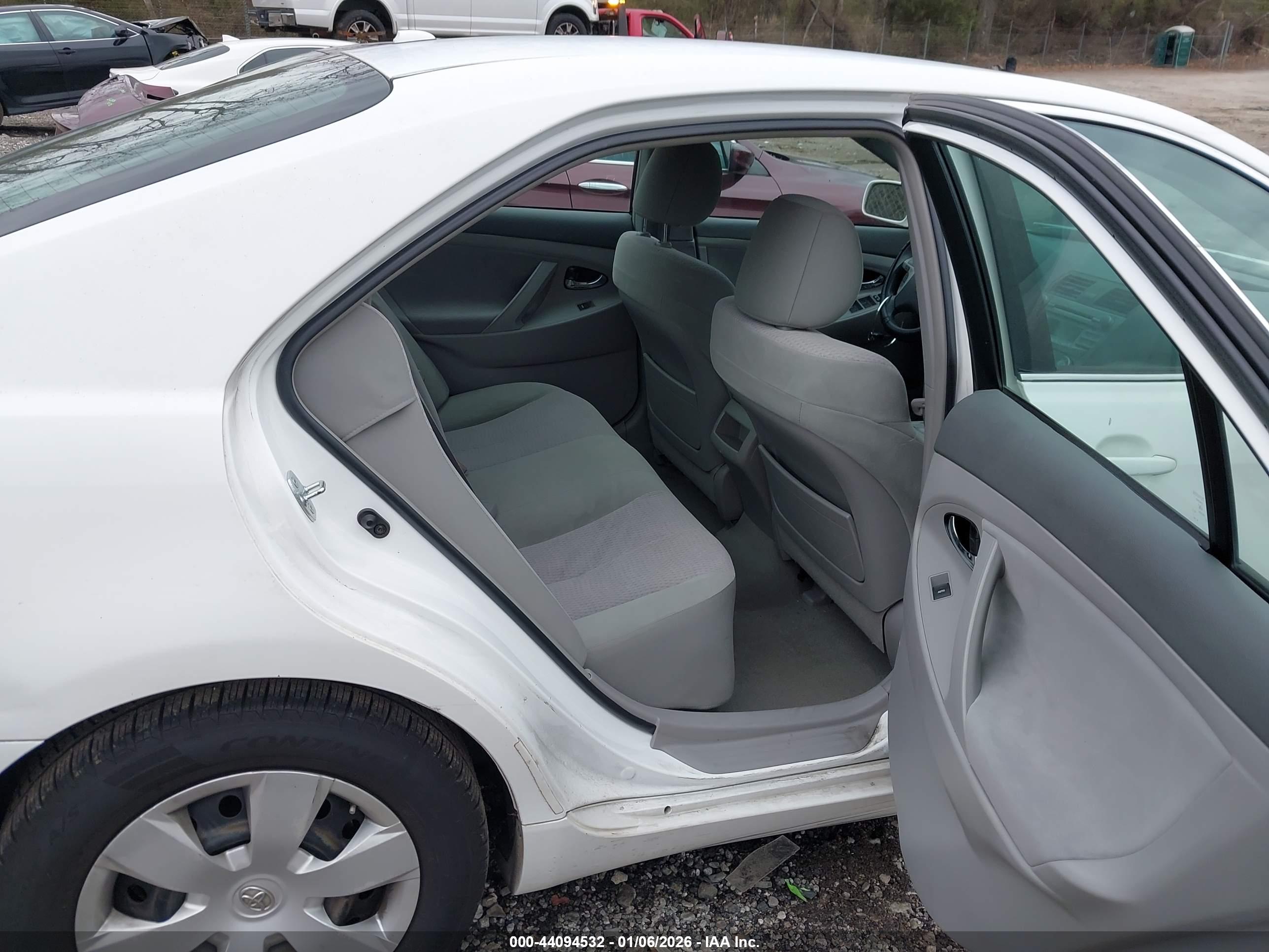 TOYOTA CAMRY image 8