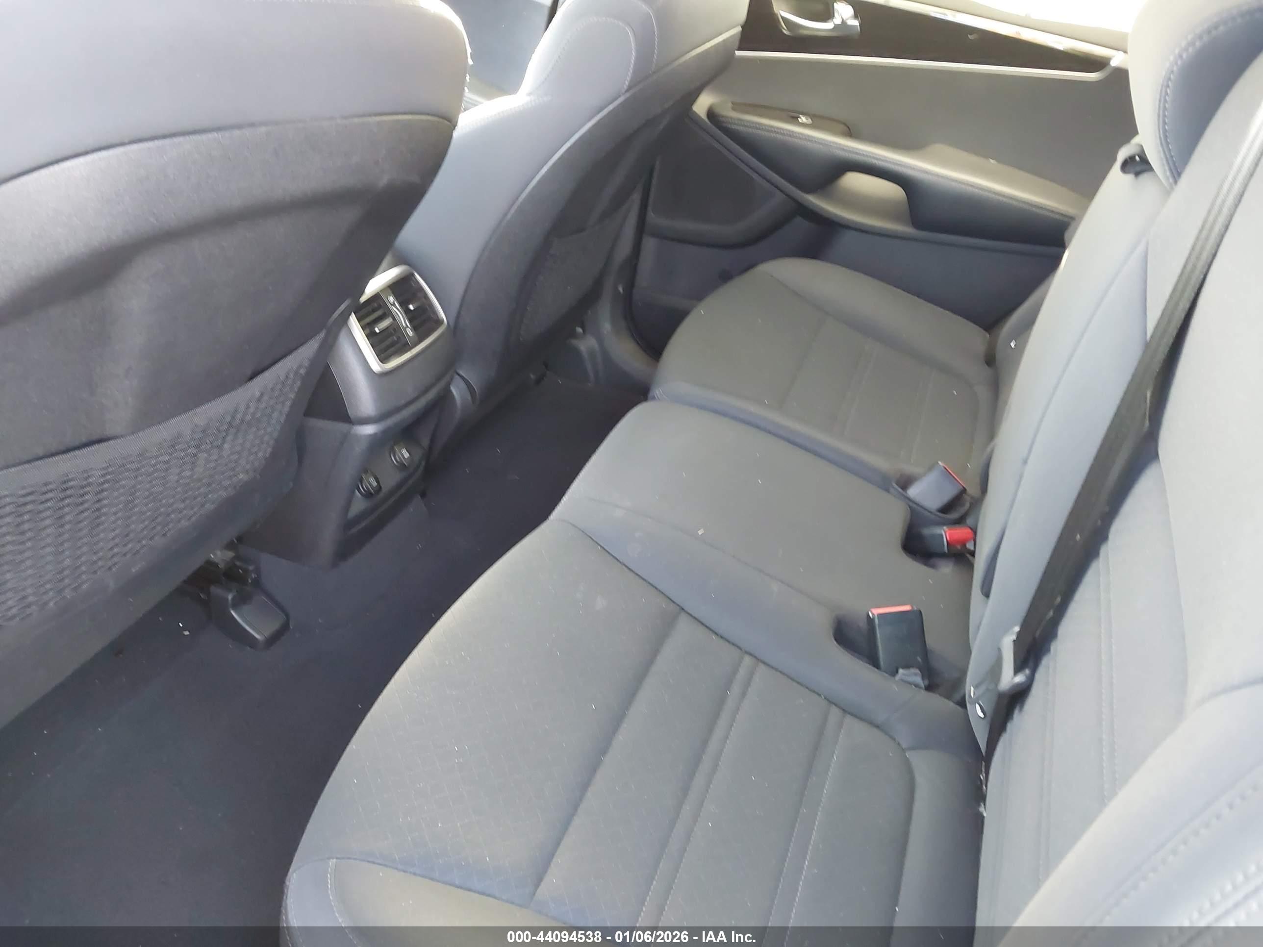 KIA SORENTO image 8