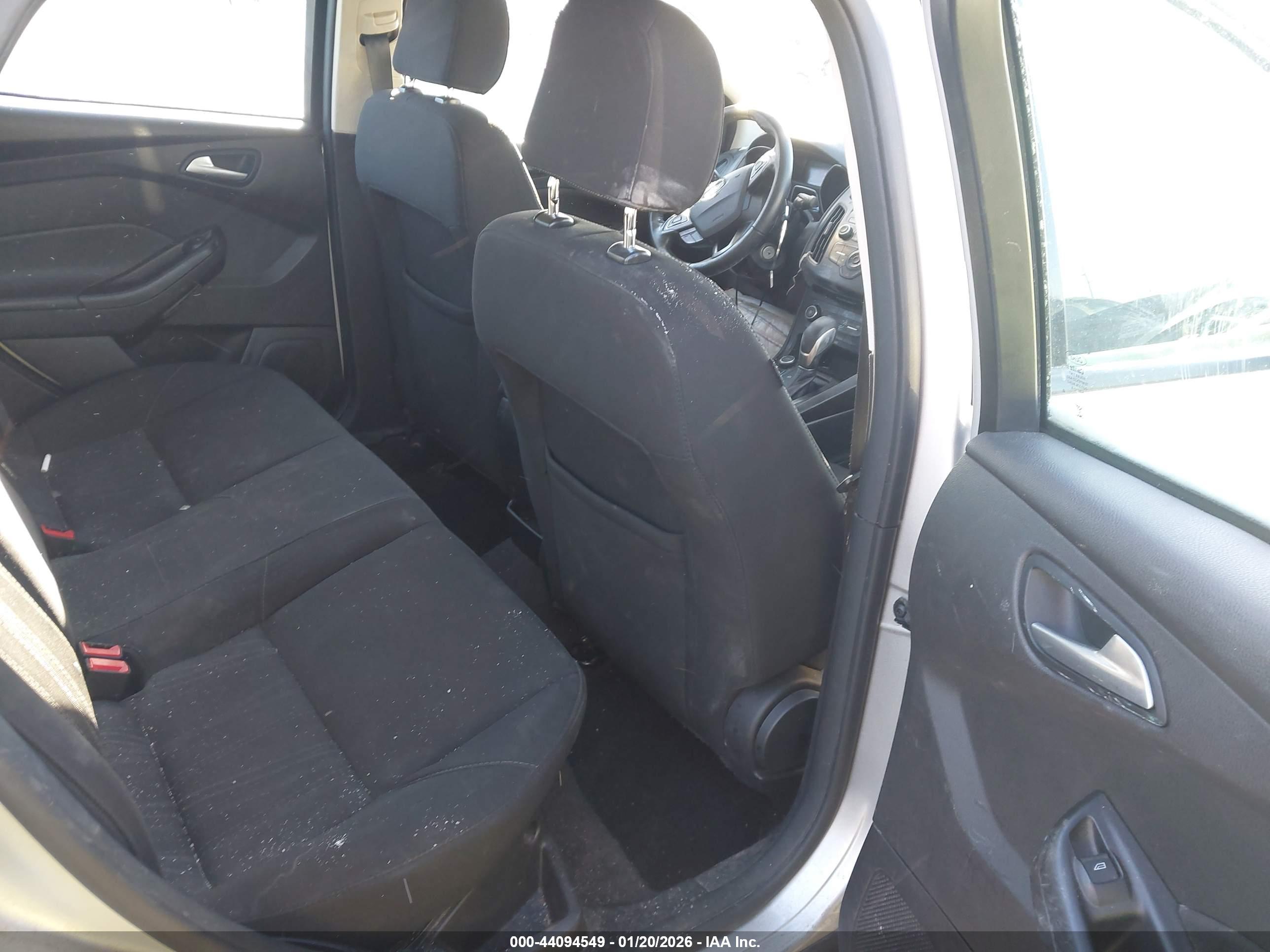 FORD FOCUS image 8