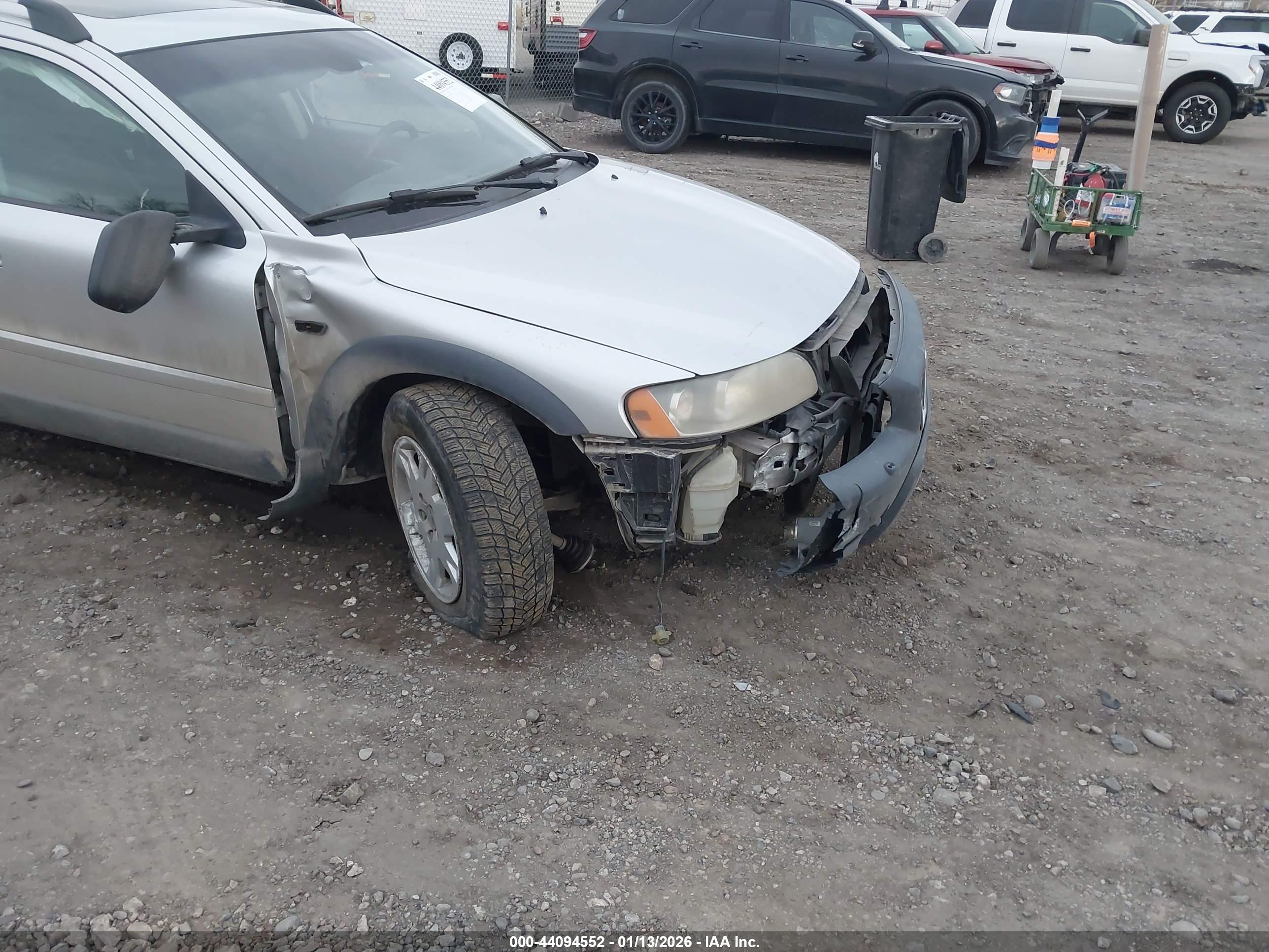 VOLVO XC70 image 6
