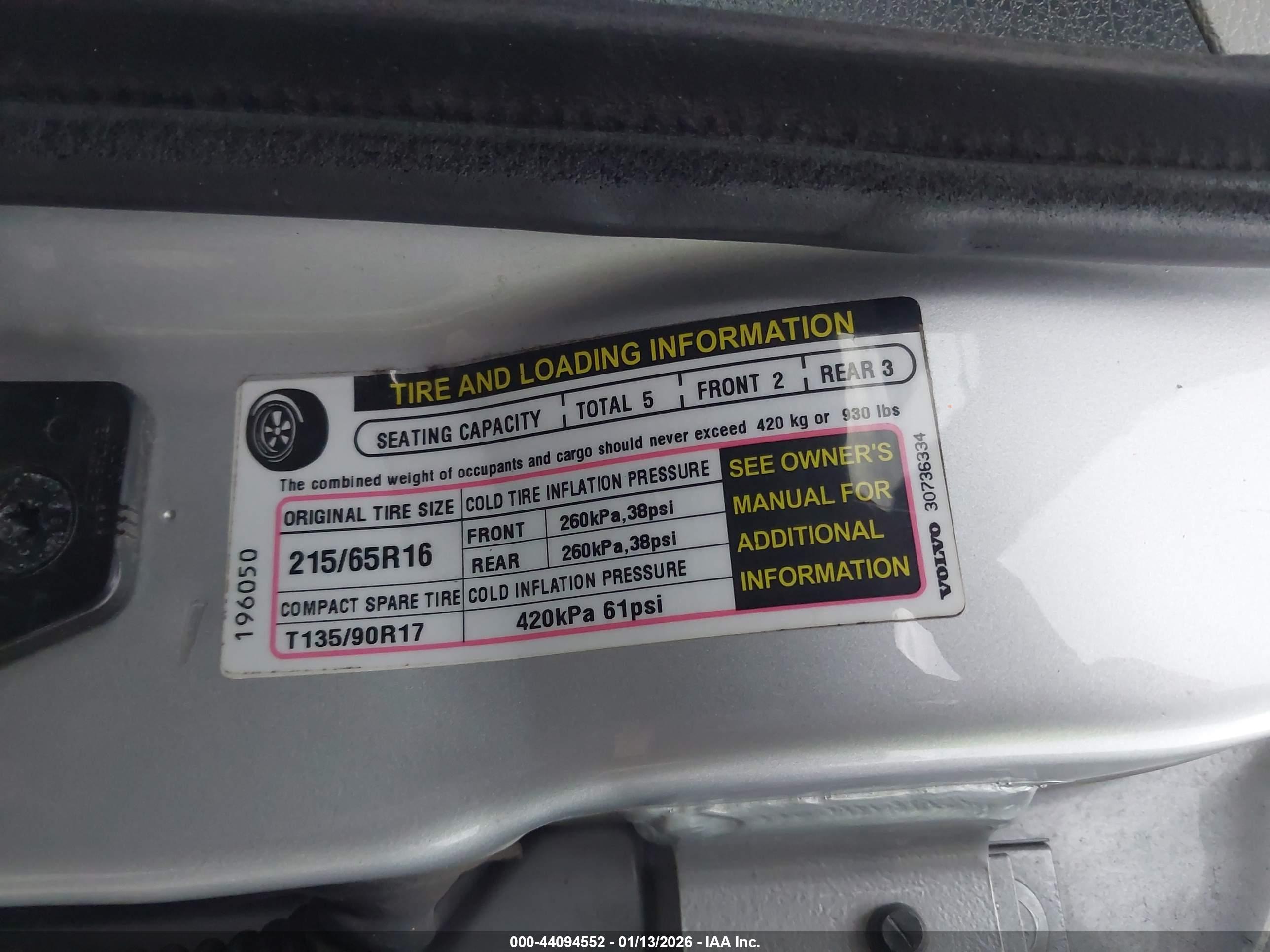 VOLVO XC70 image 9