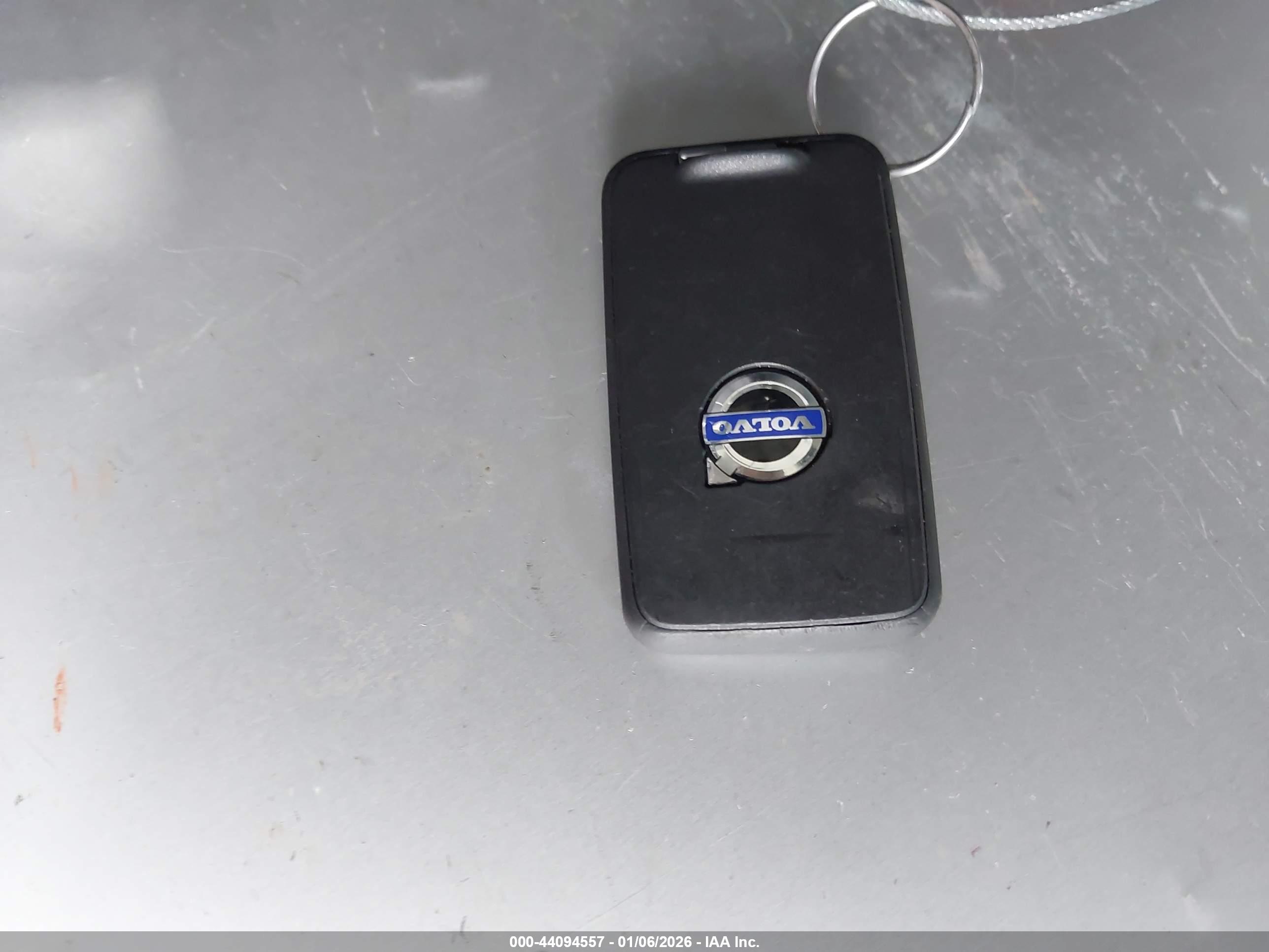 VOLVO V60 image 11