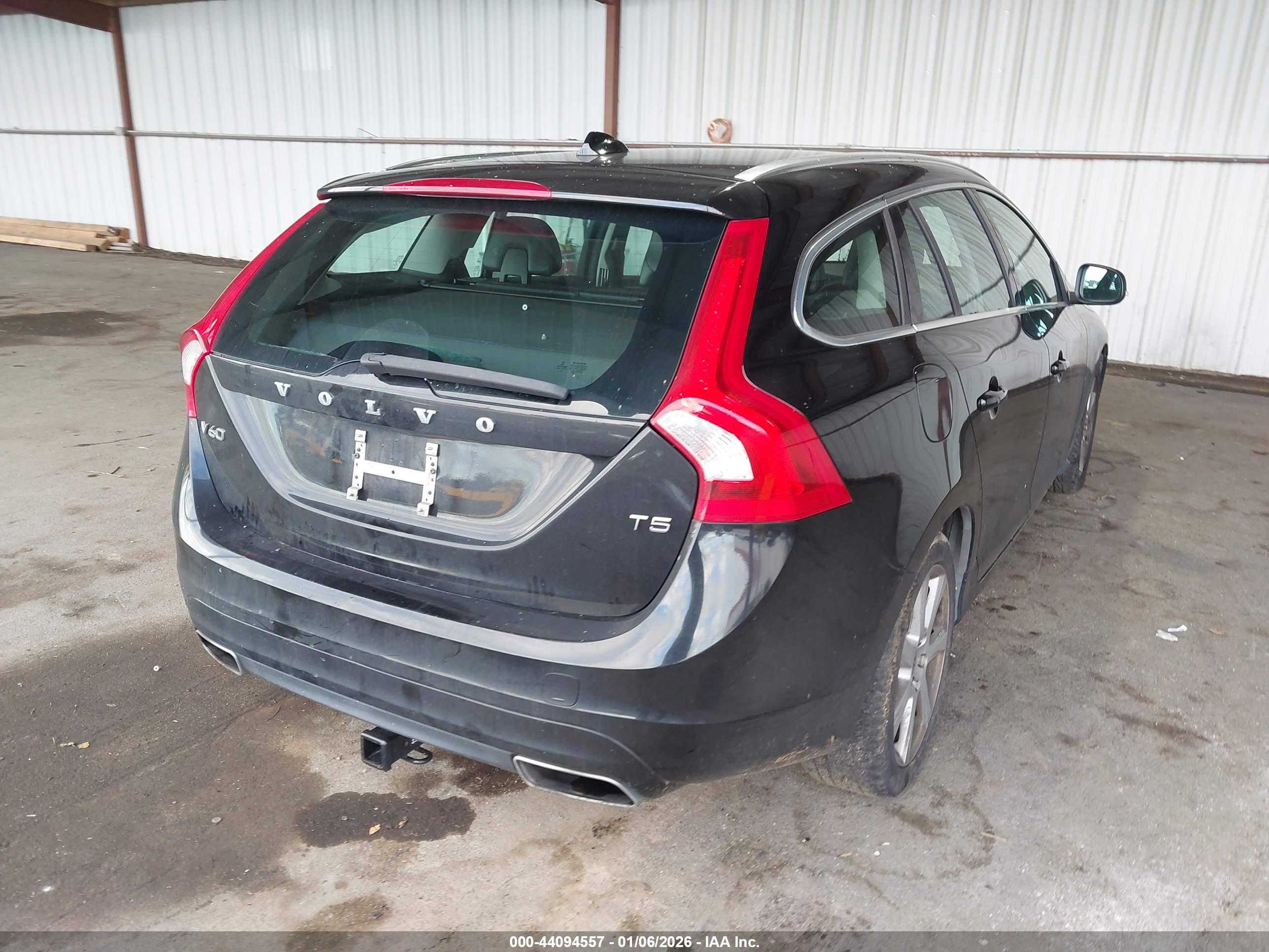VOLVO V60 image 4