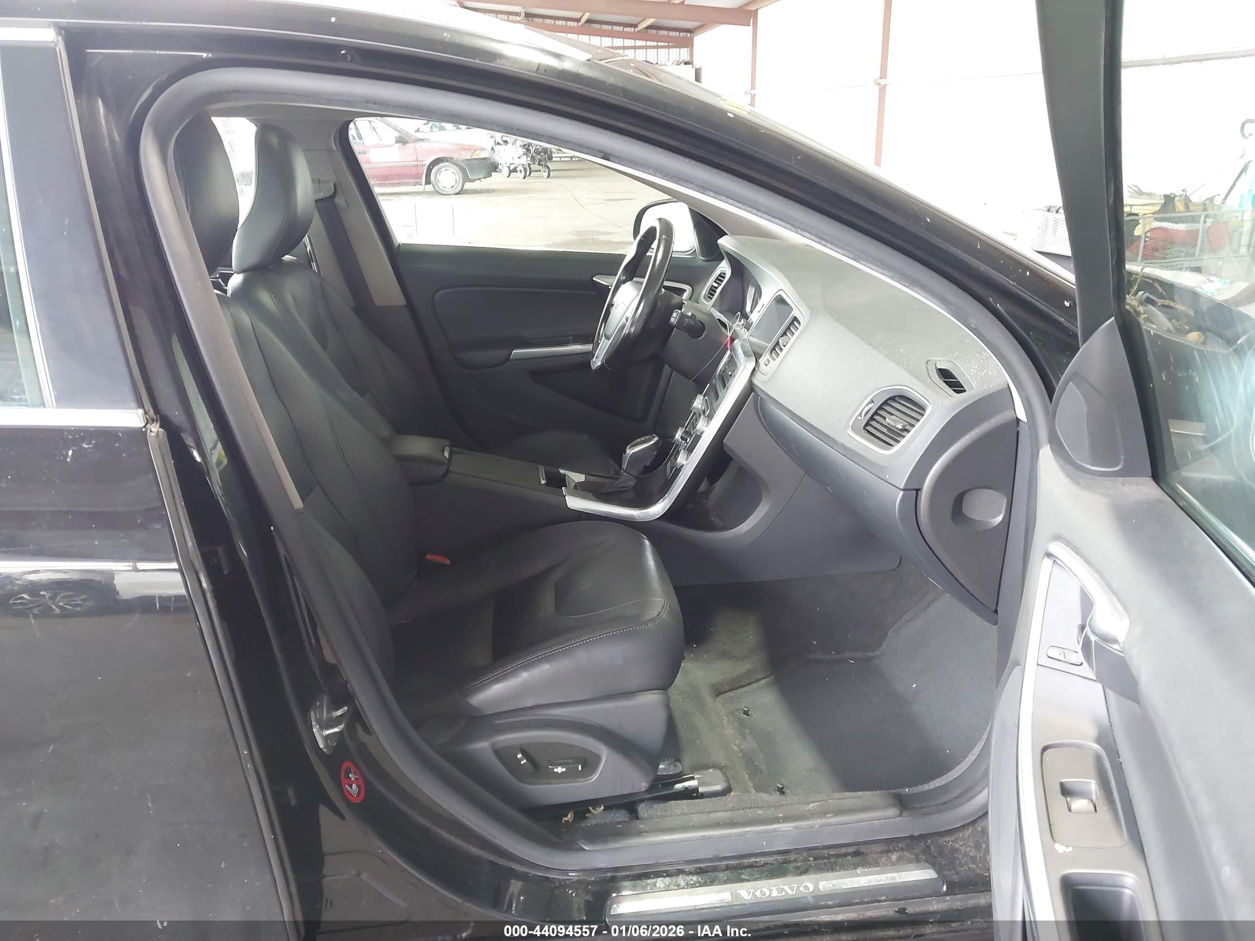 VOLVO V60 image 5