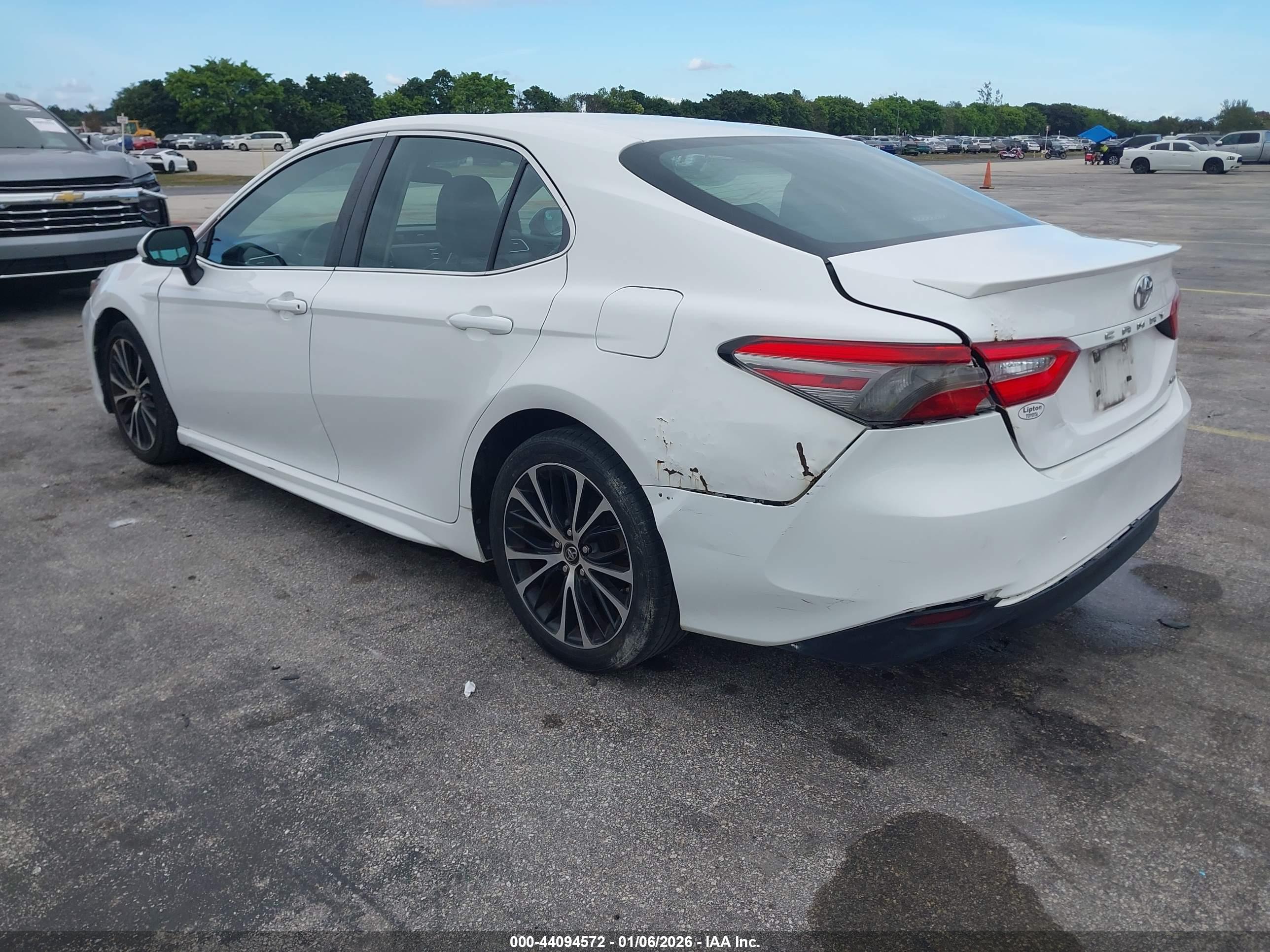 TOYOTA CAMRY image 3