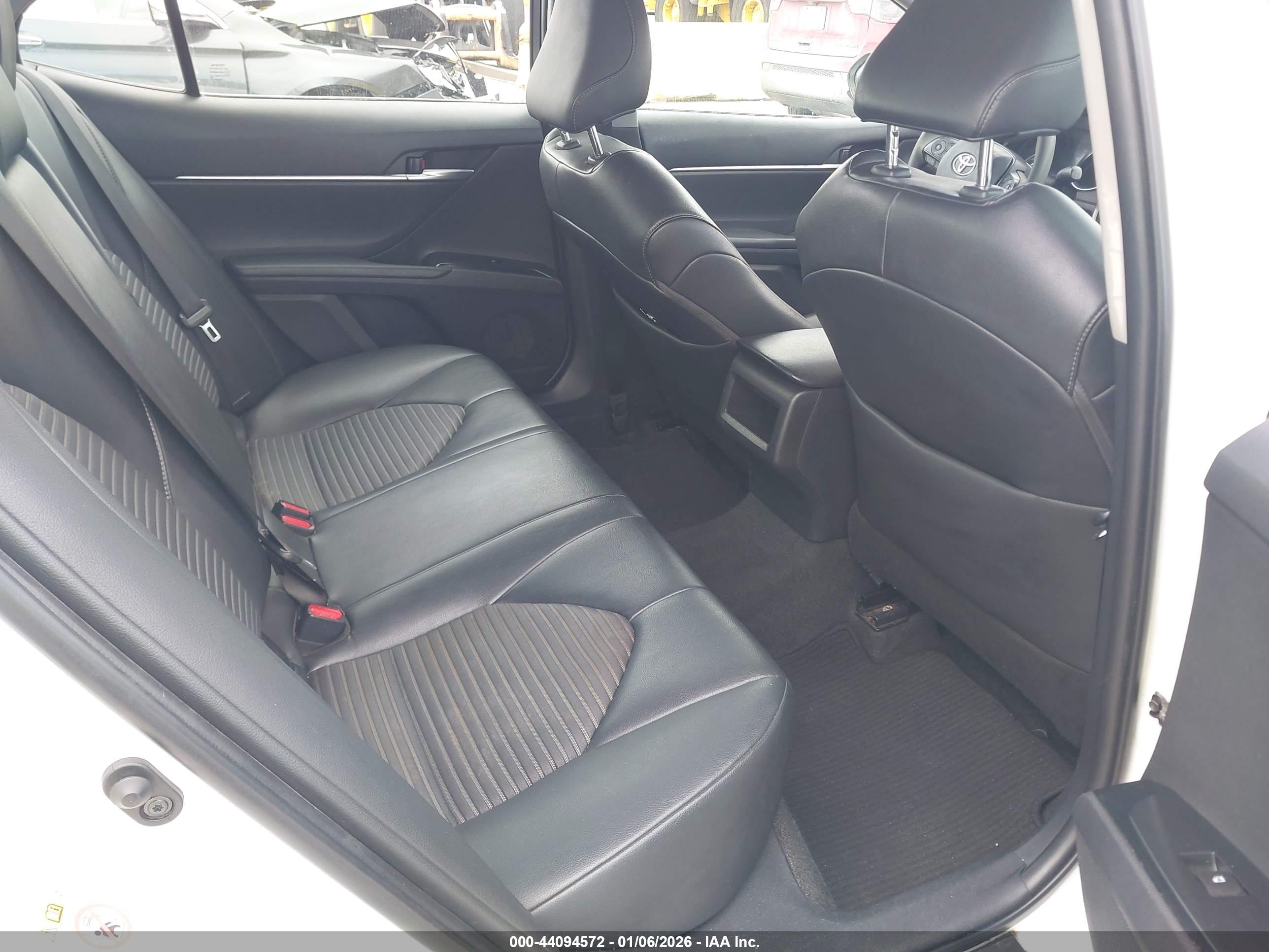 TOYOTA CAMRY image 8
