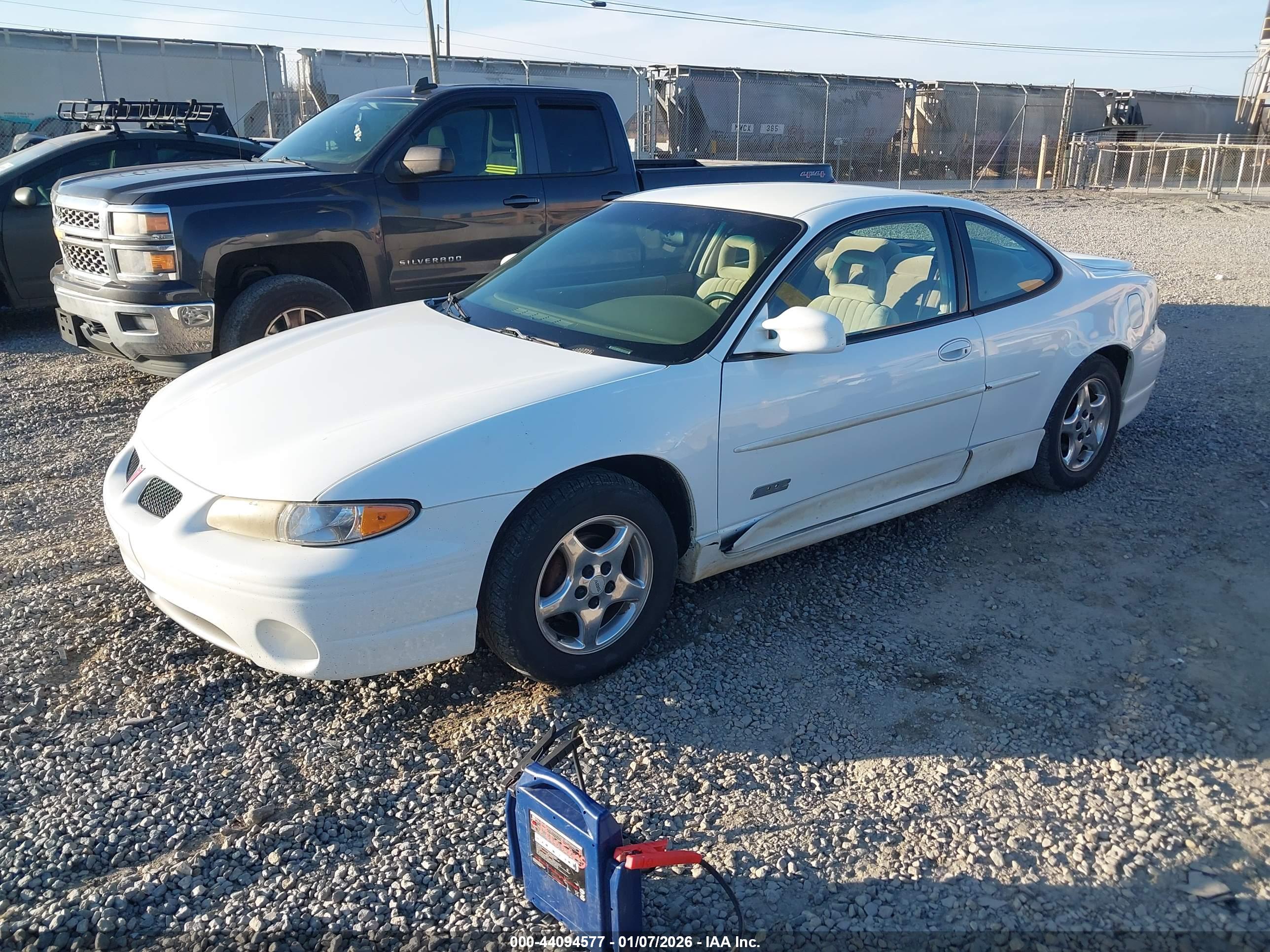PONTIAC GRAND image 2