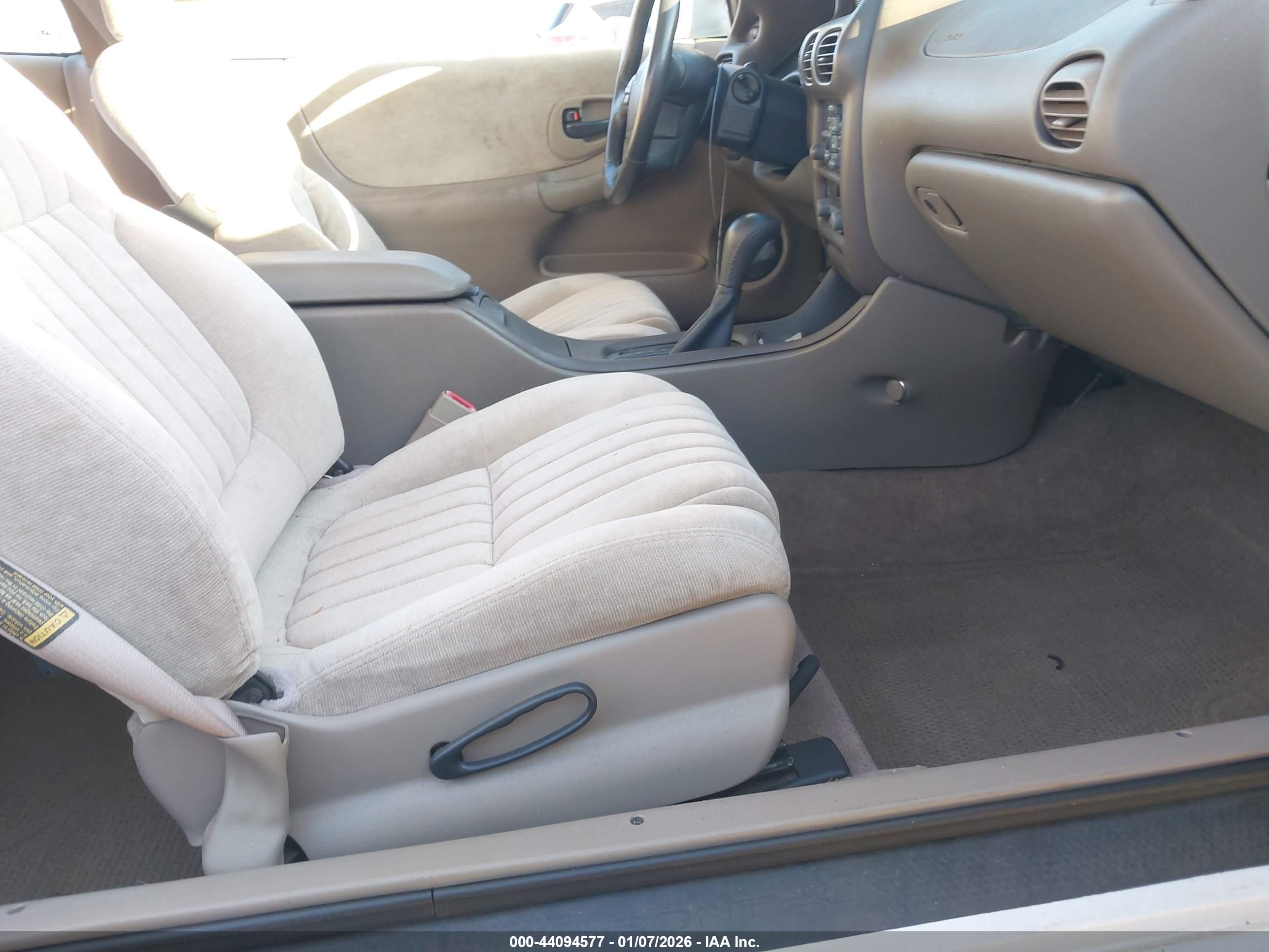 PONTIAC GRAND image 5