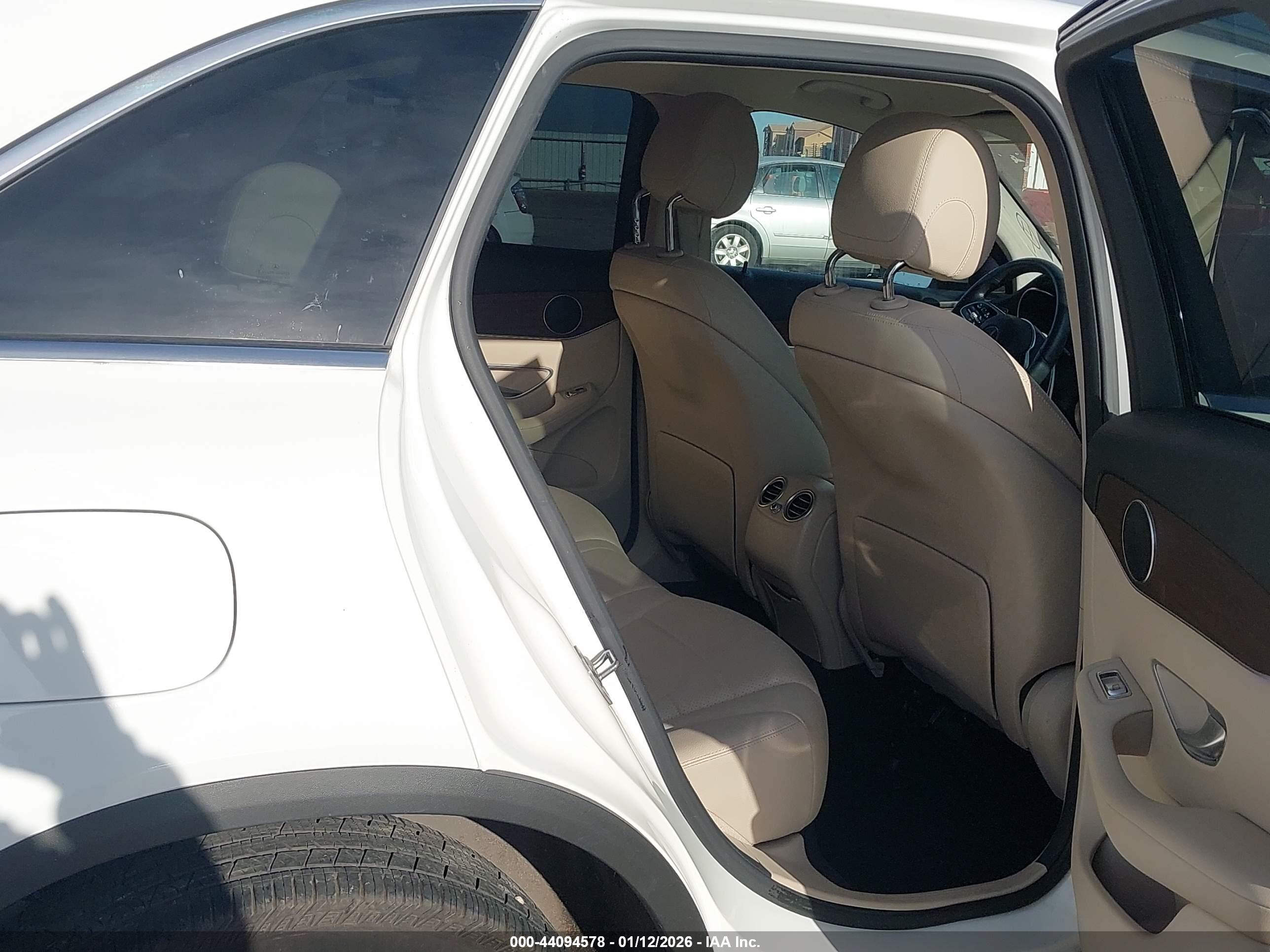 MERCEDES-BENZ GLC image 8