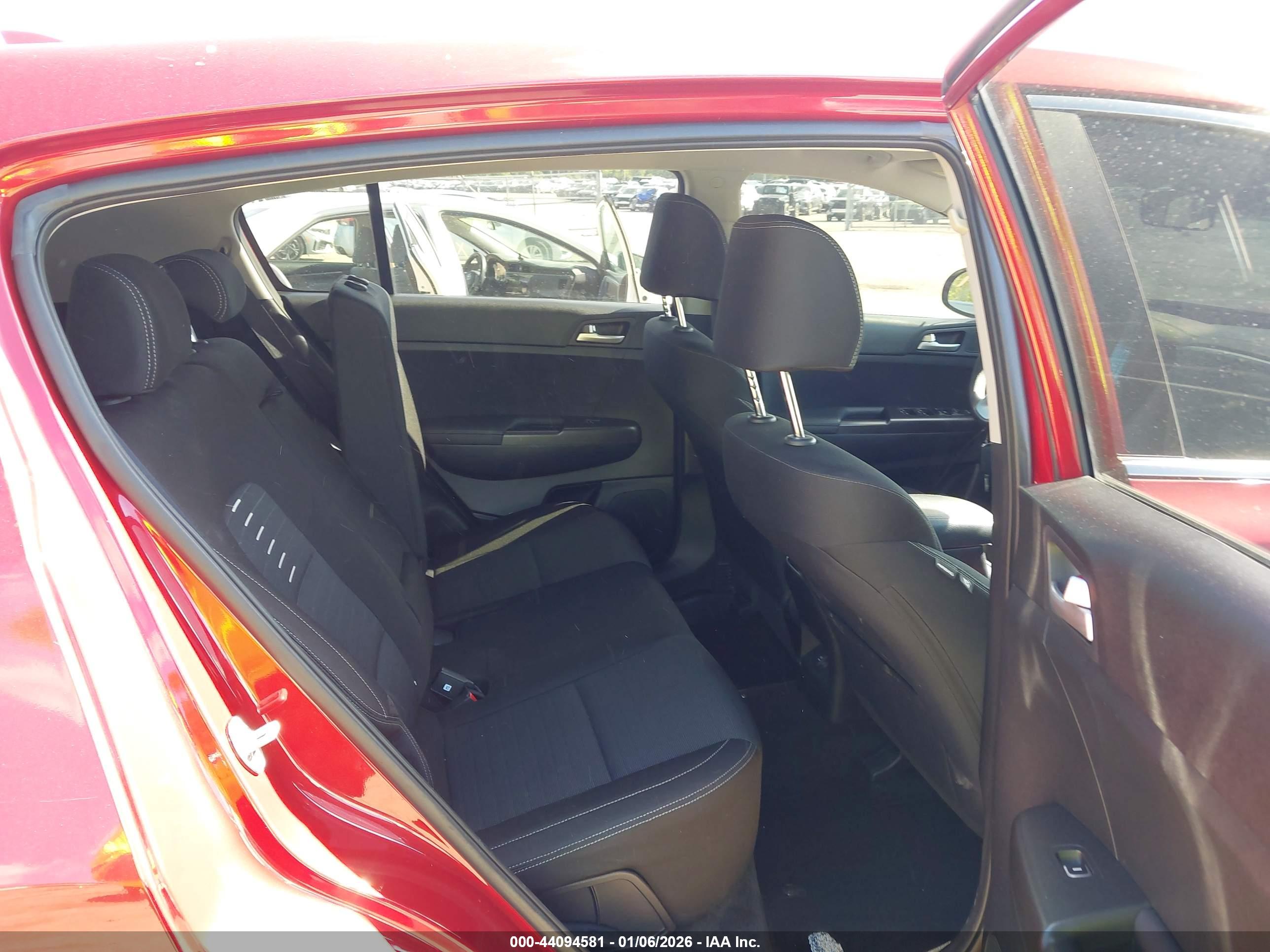 KIA SPORTAGE image 8