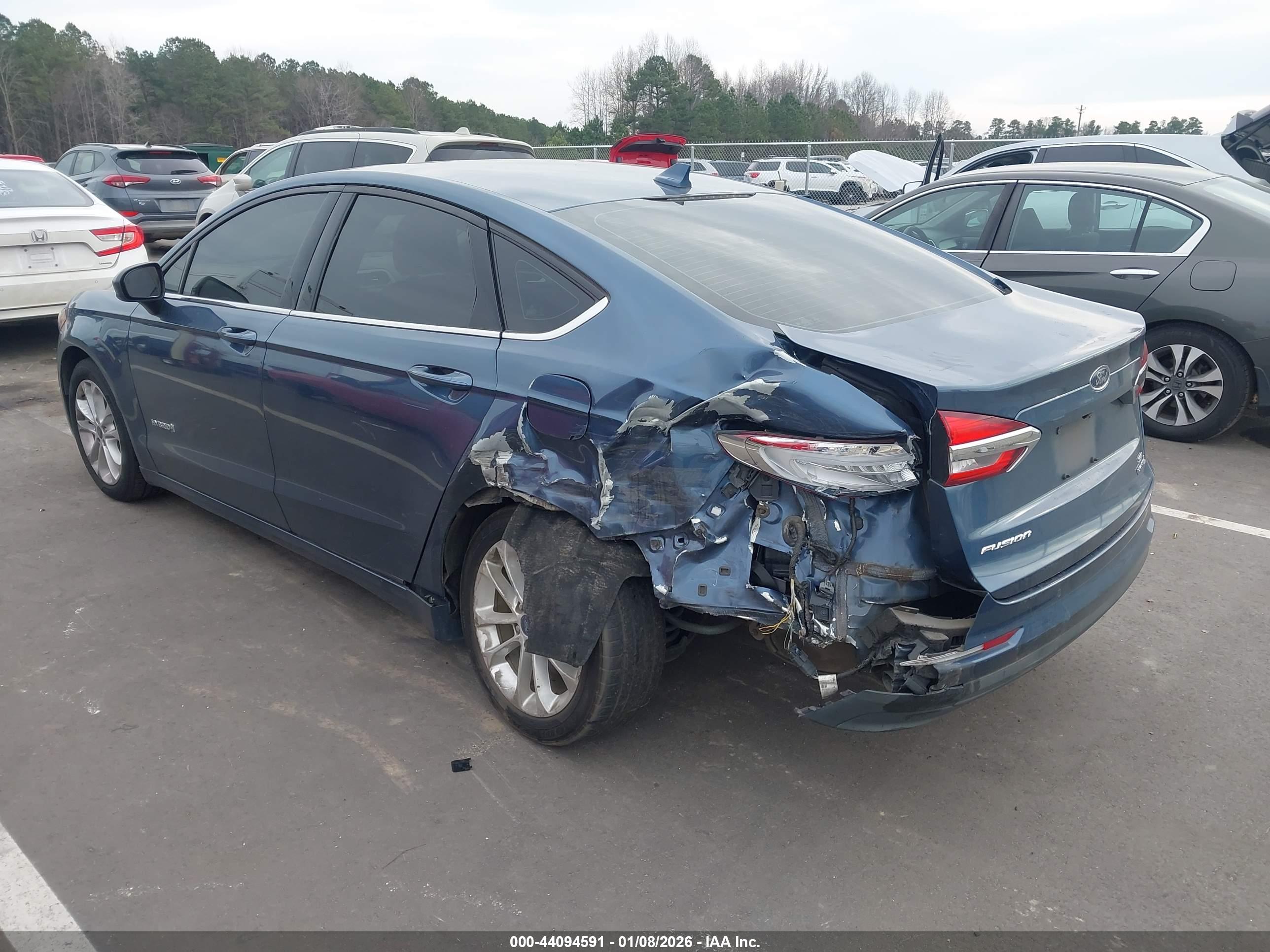 FORD FUSION image 3