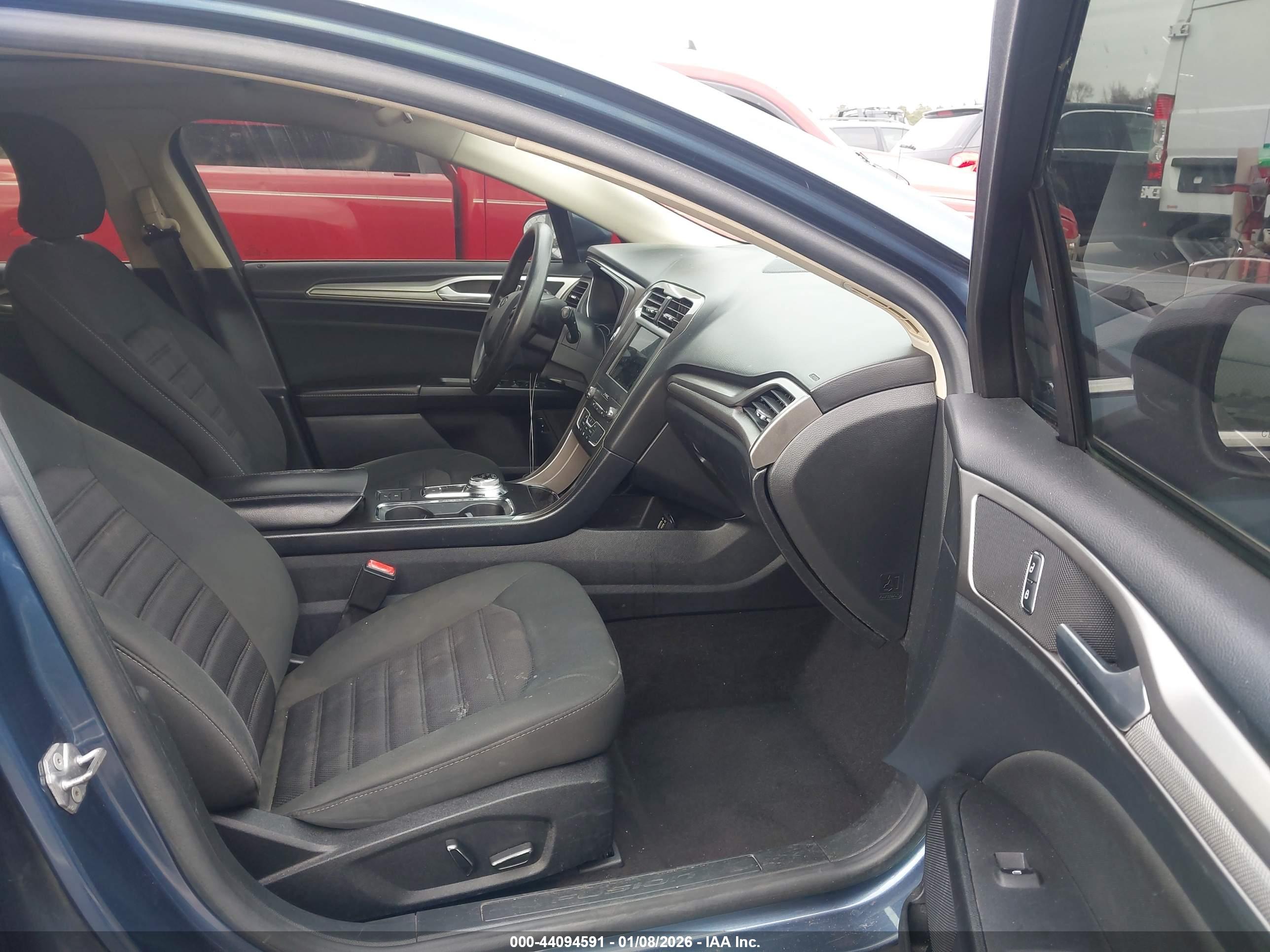 FORD FUSION image 5
