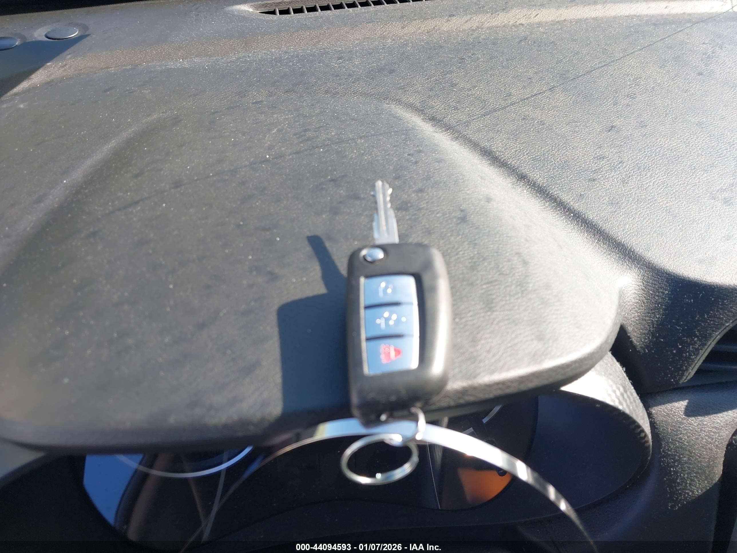NISSAN VERSA image 11