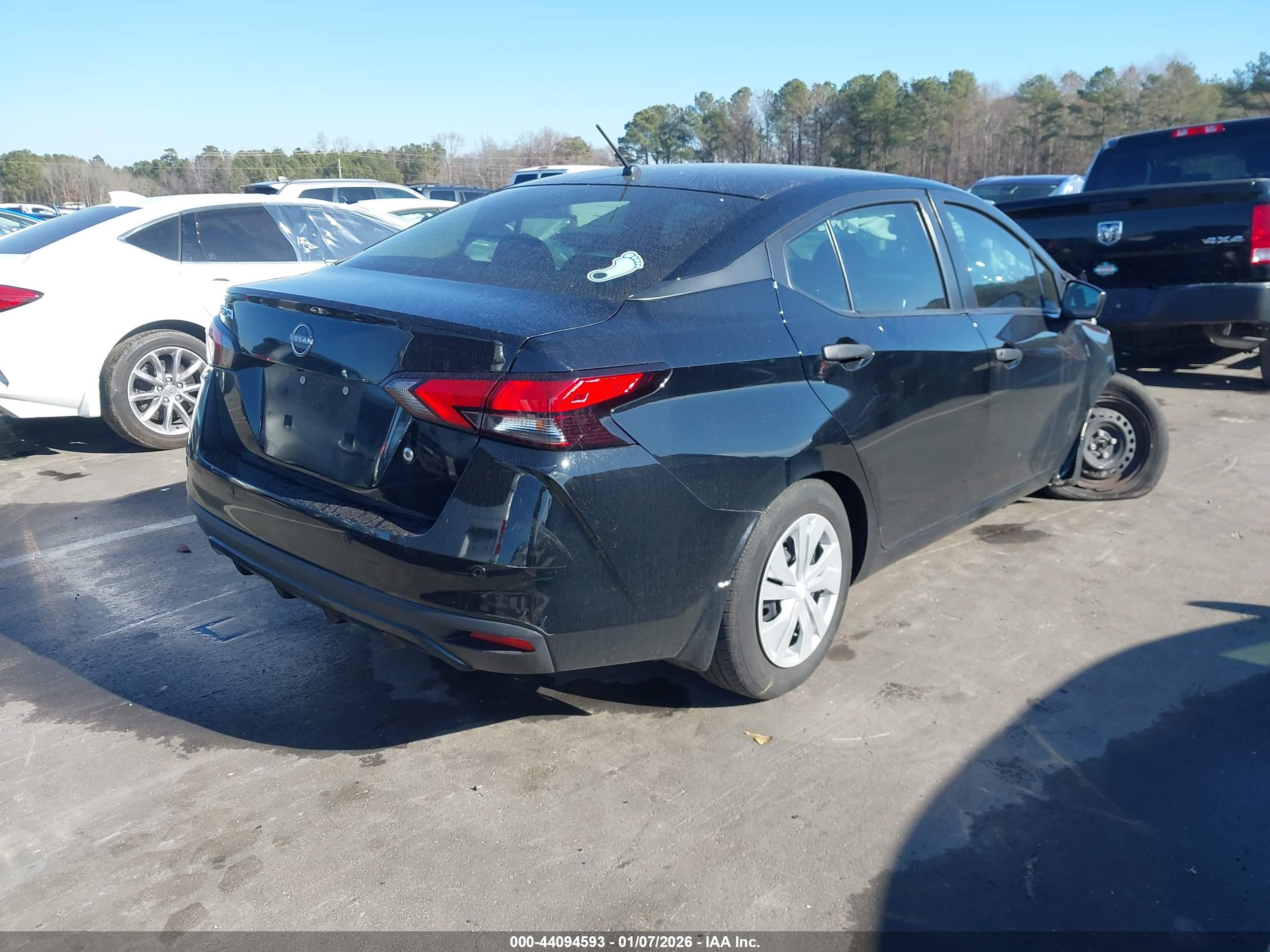 NISSAN VERSA image 4