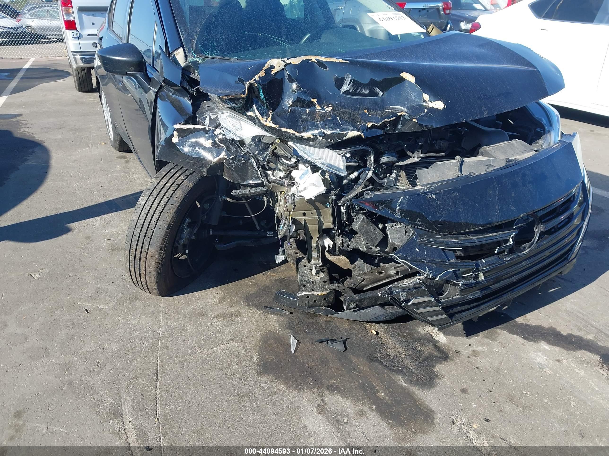 NISSAN VERSA image 6