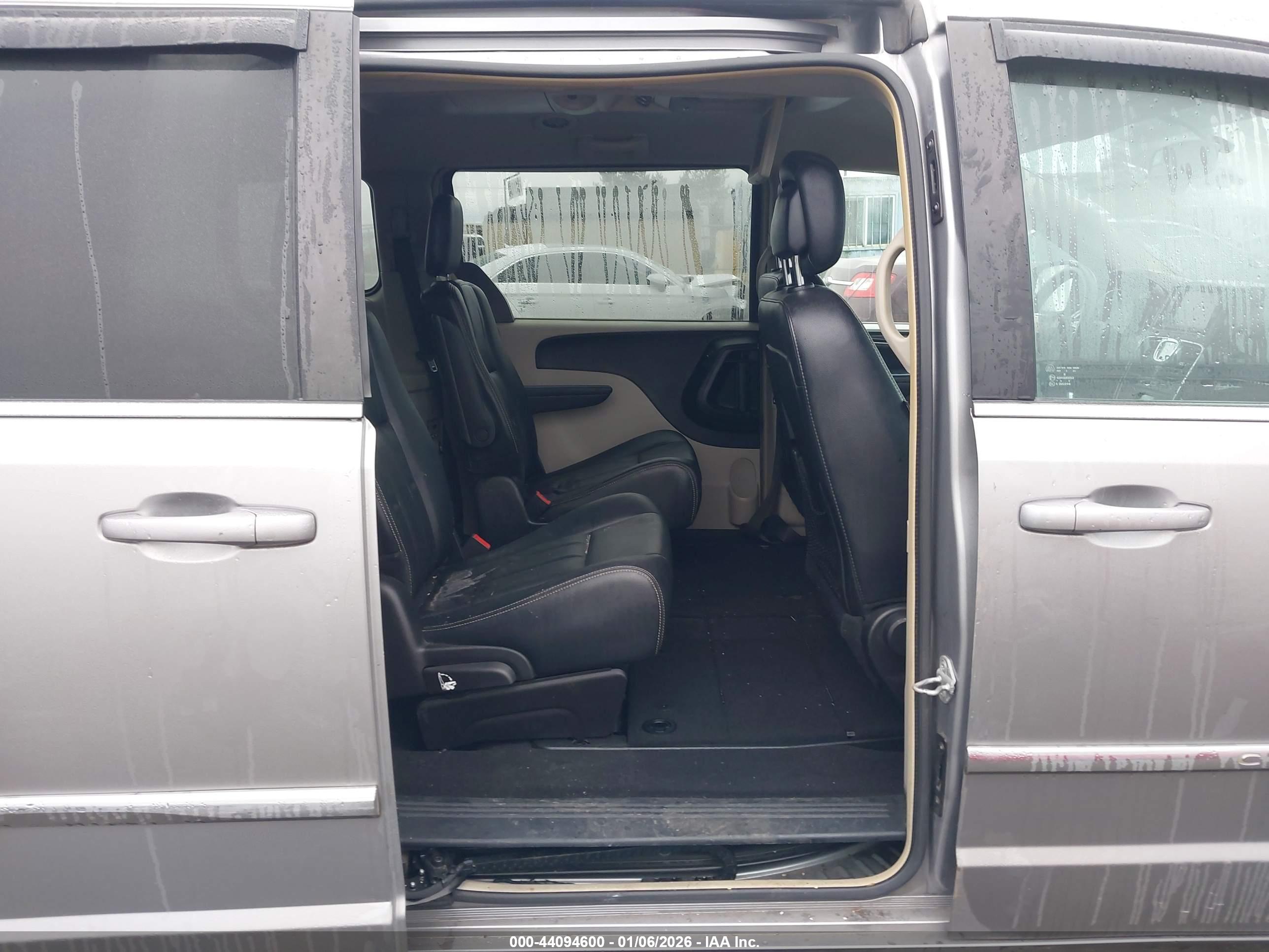 CHRYSLER TOWN image 8