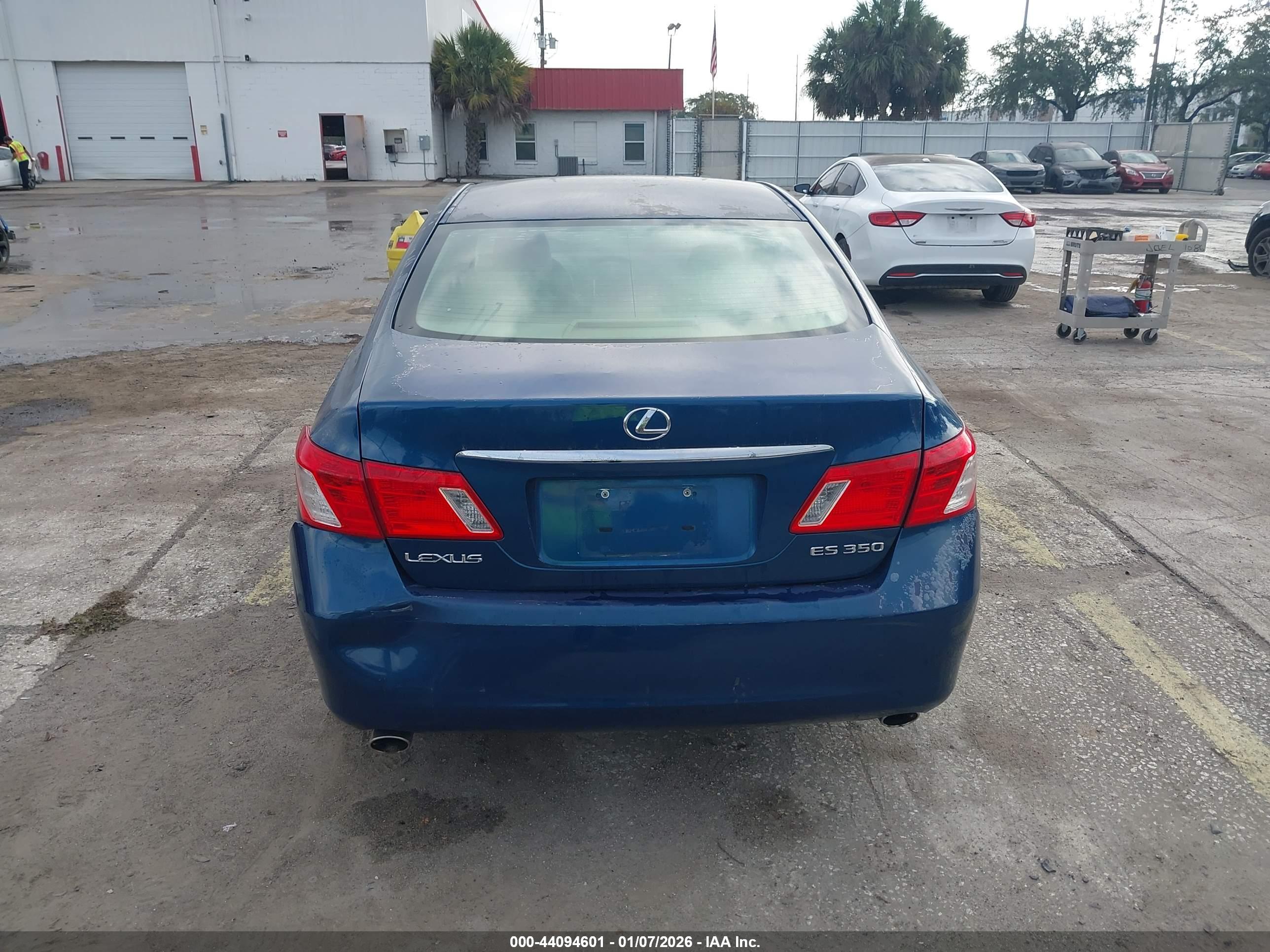 LEXUS ES image 6