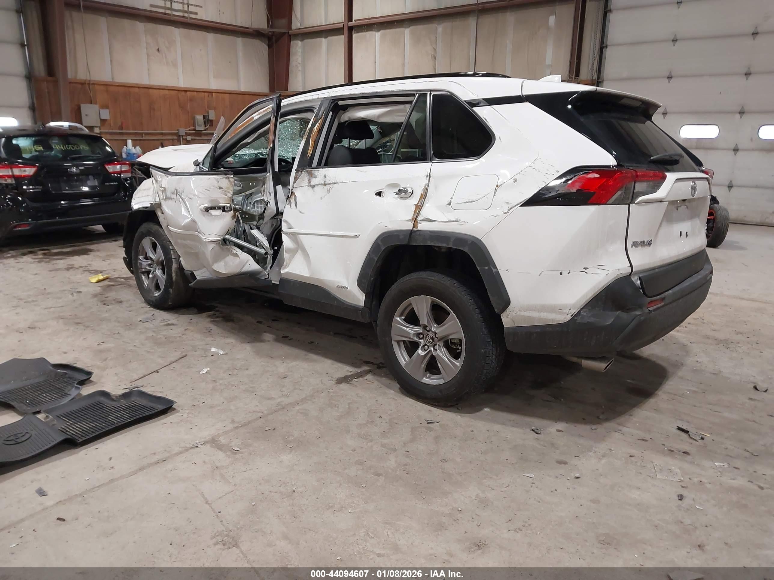 TOYOTA RAV4 image 3