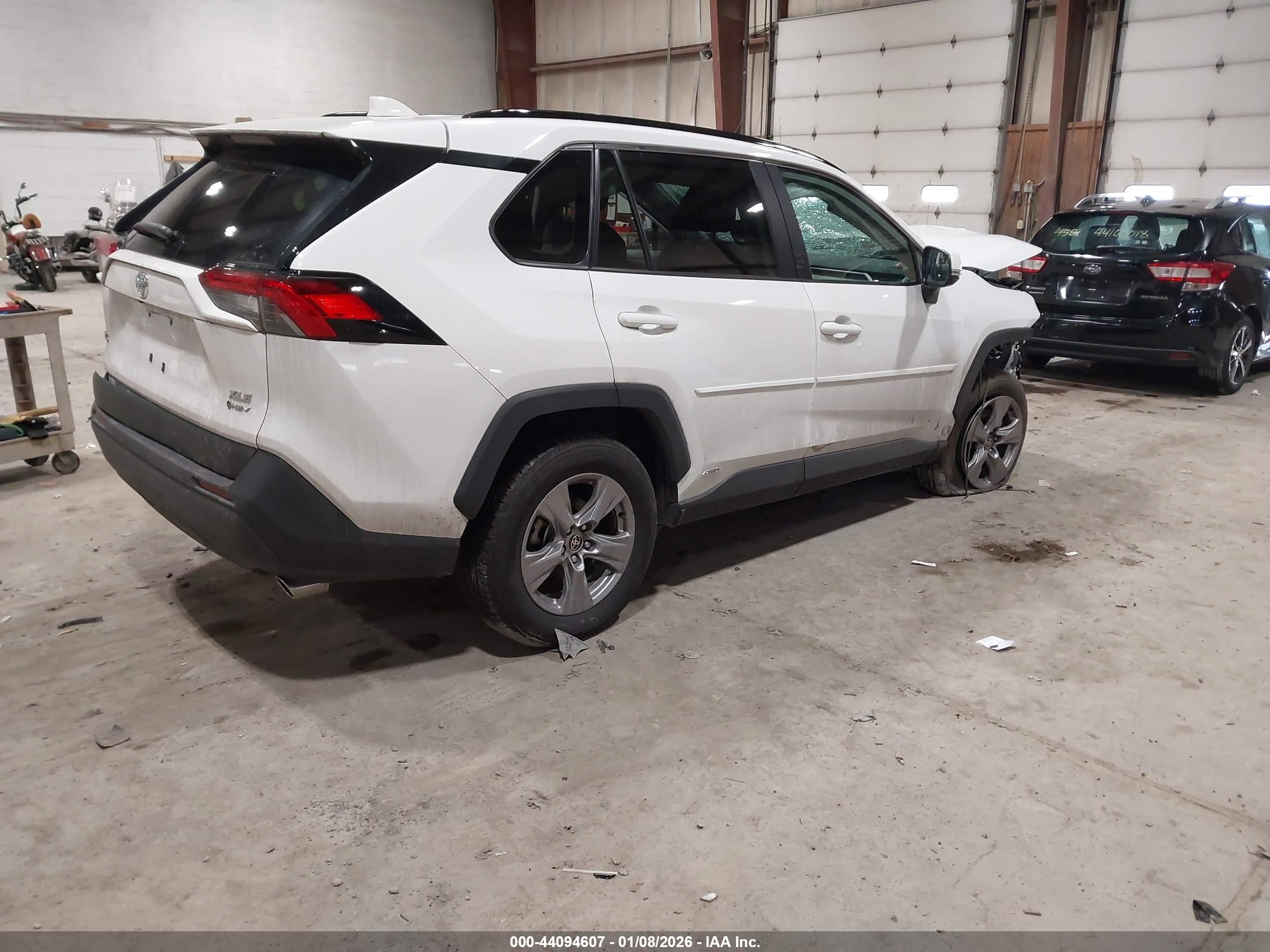 TOYOTA RAV4 image 4