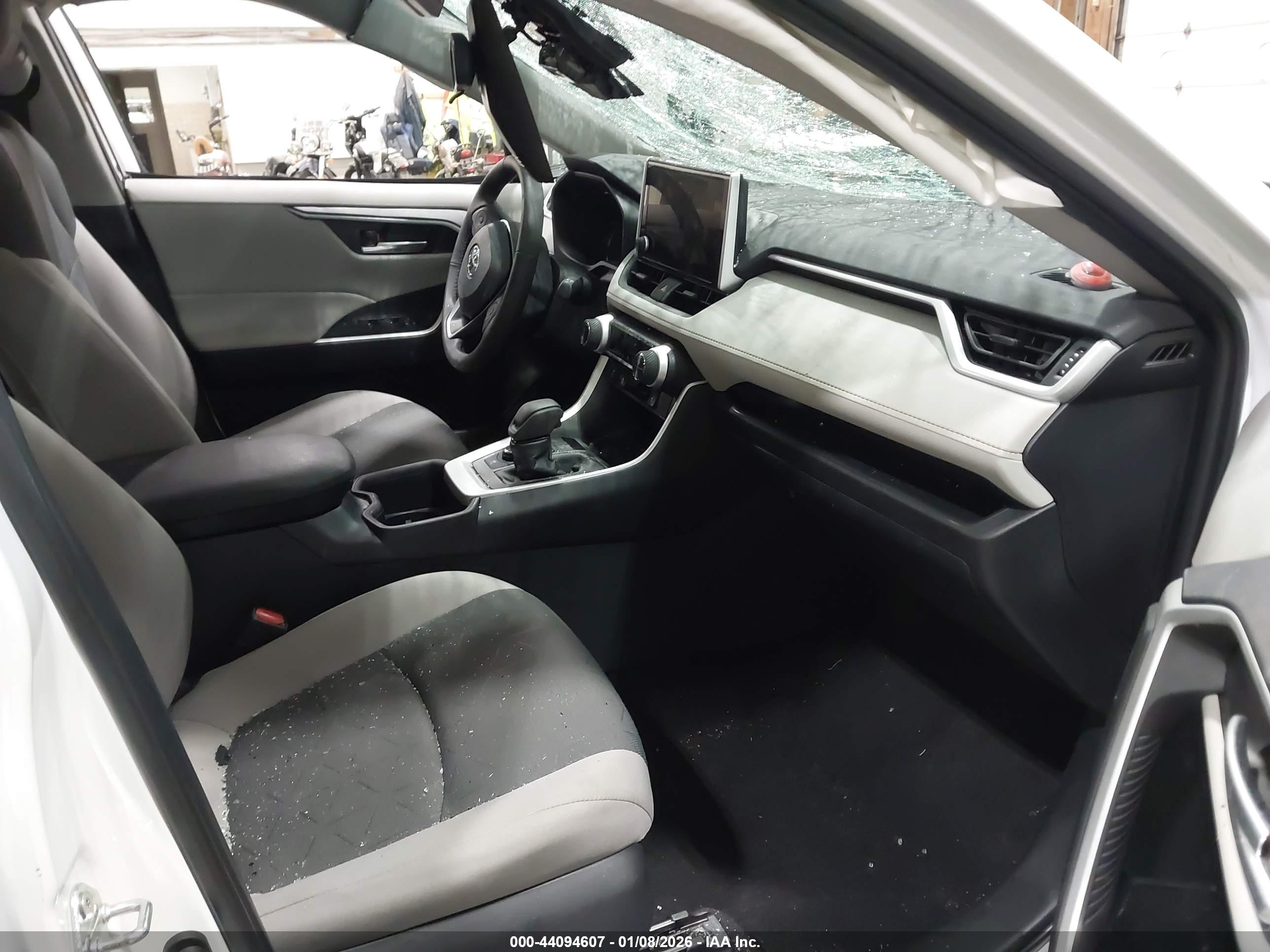 TOYOTA RAV4 image 5