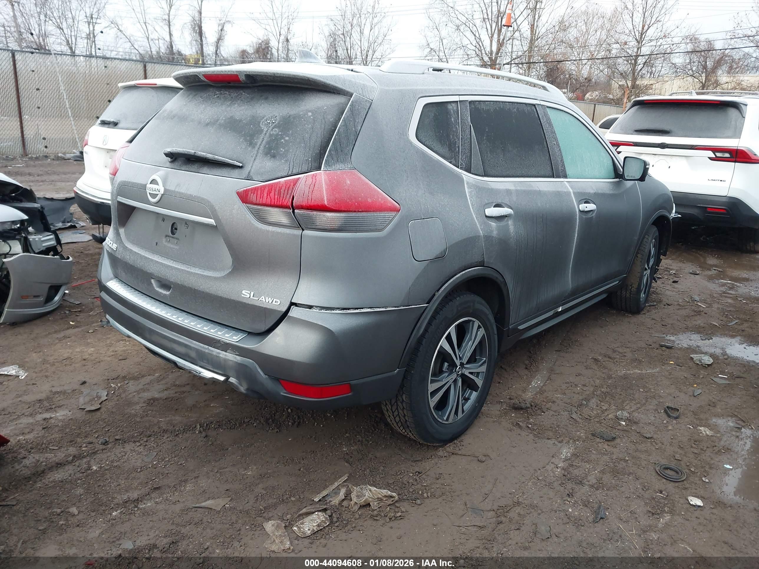 NISSAN ROGUE image 4