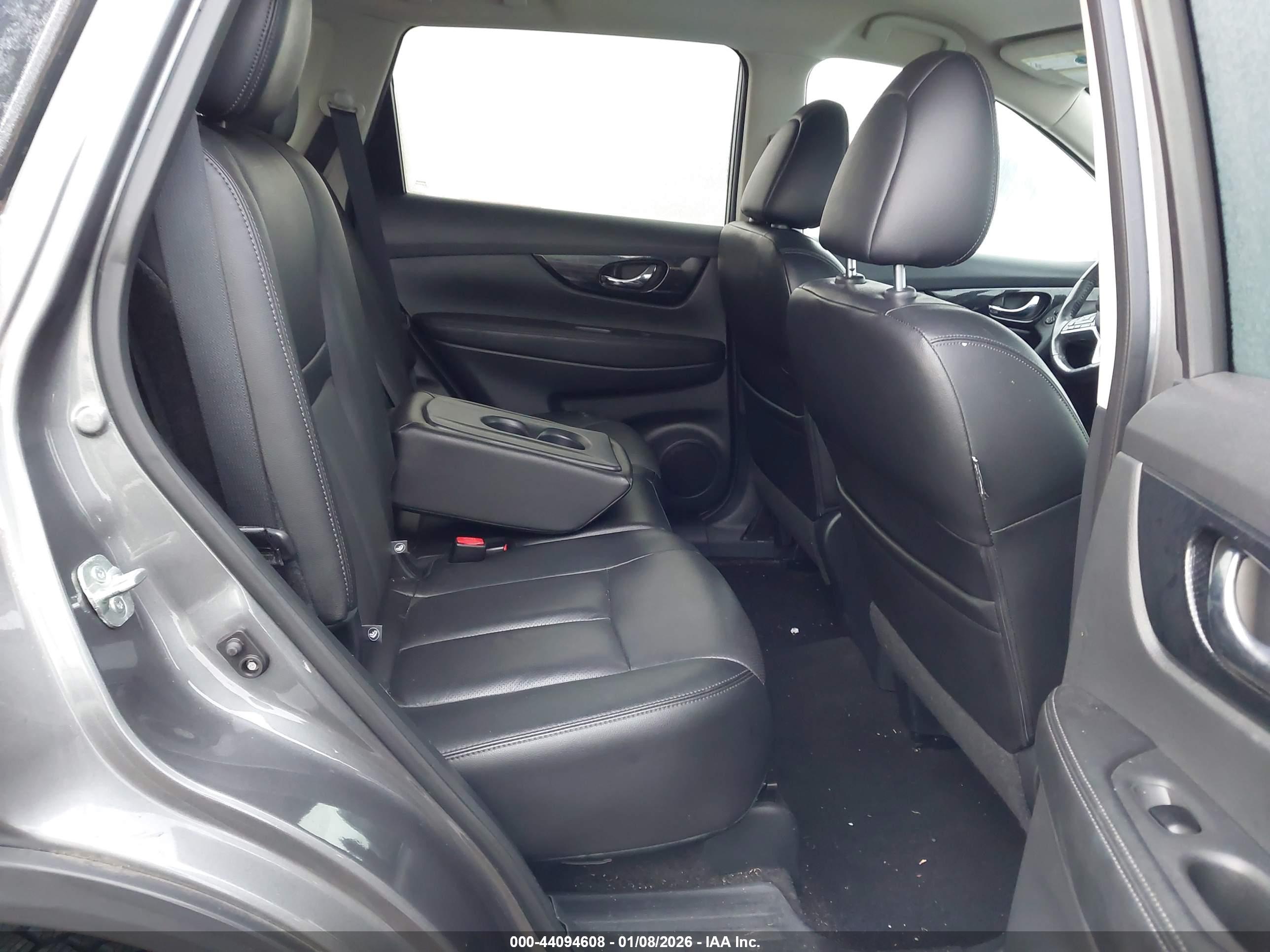 NISSAN ROGUE image 8
