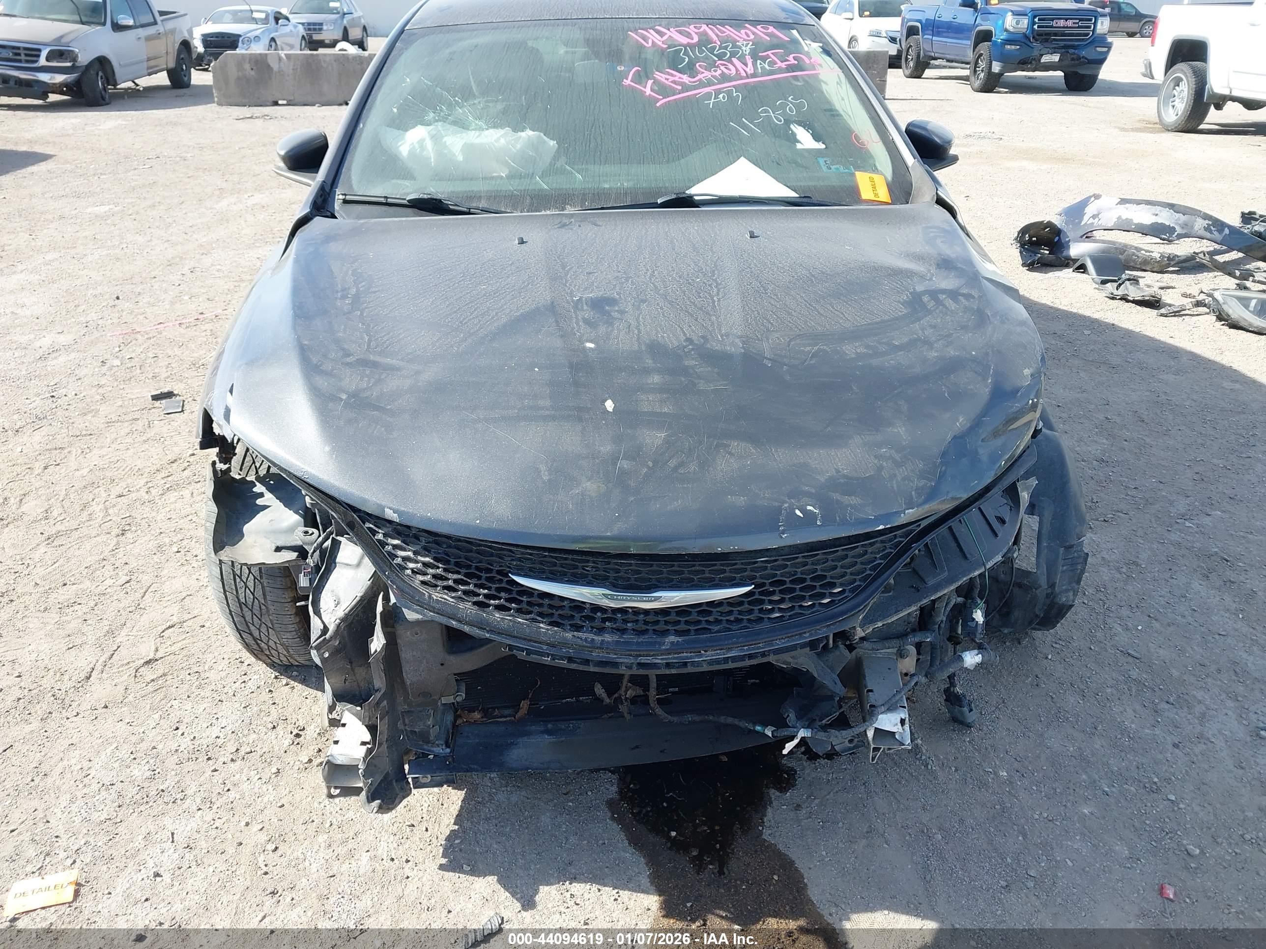 CHRYSLER 200 image 6