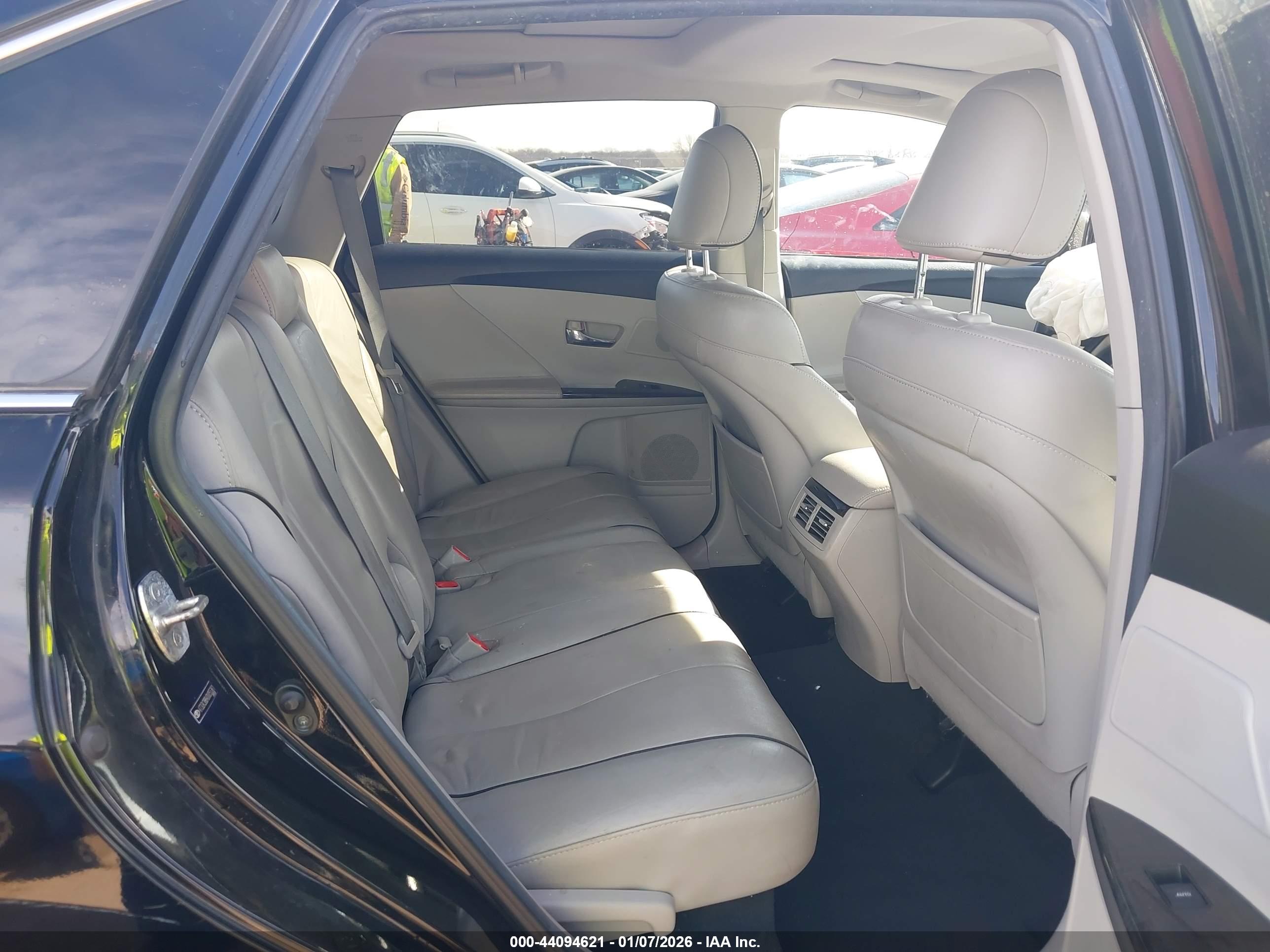 TOYOTA VENZA image 8