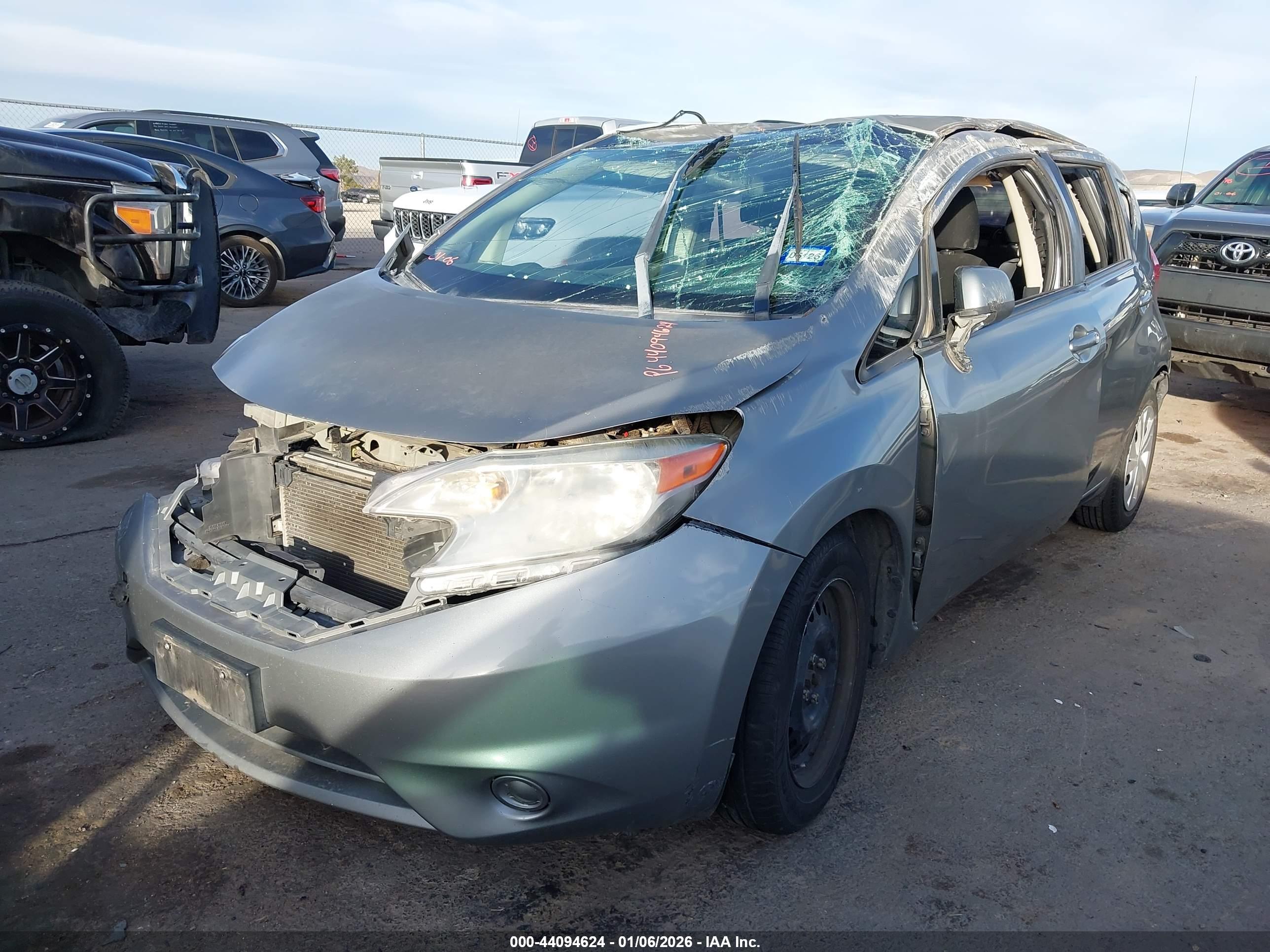 NISSAN VERSA image 2