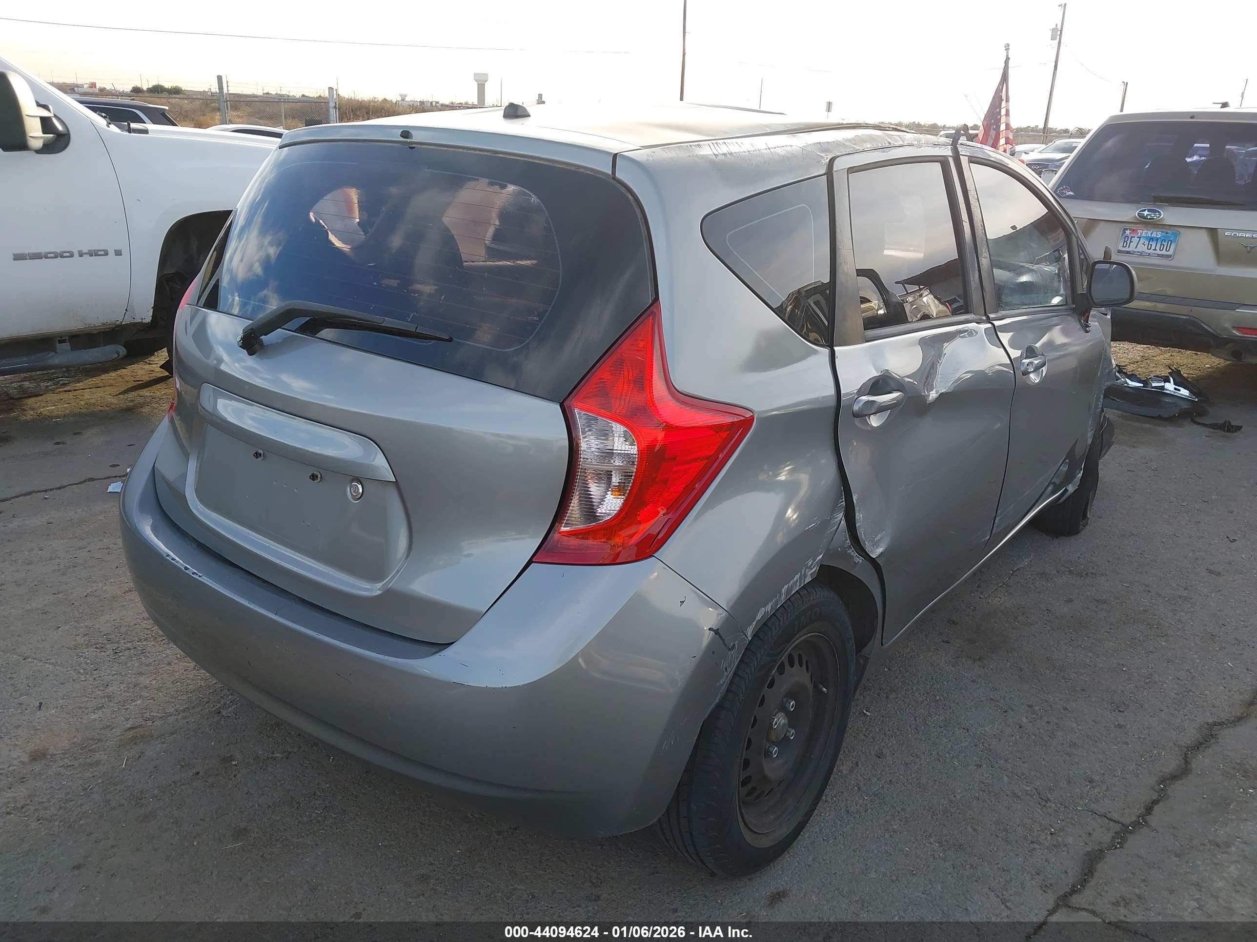 NISSAN VERSA image 4
