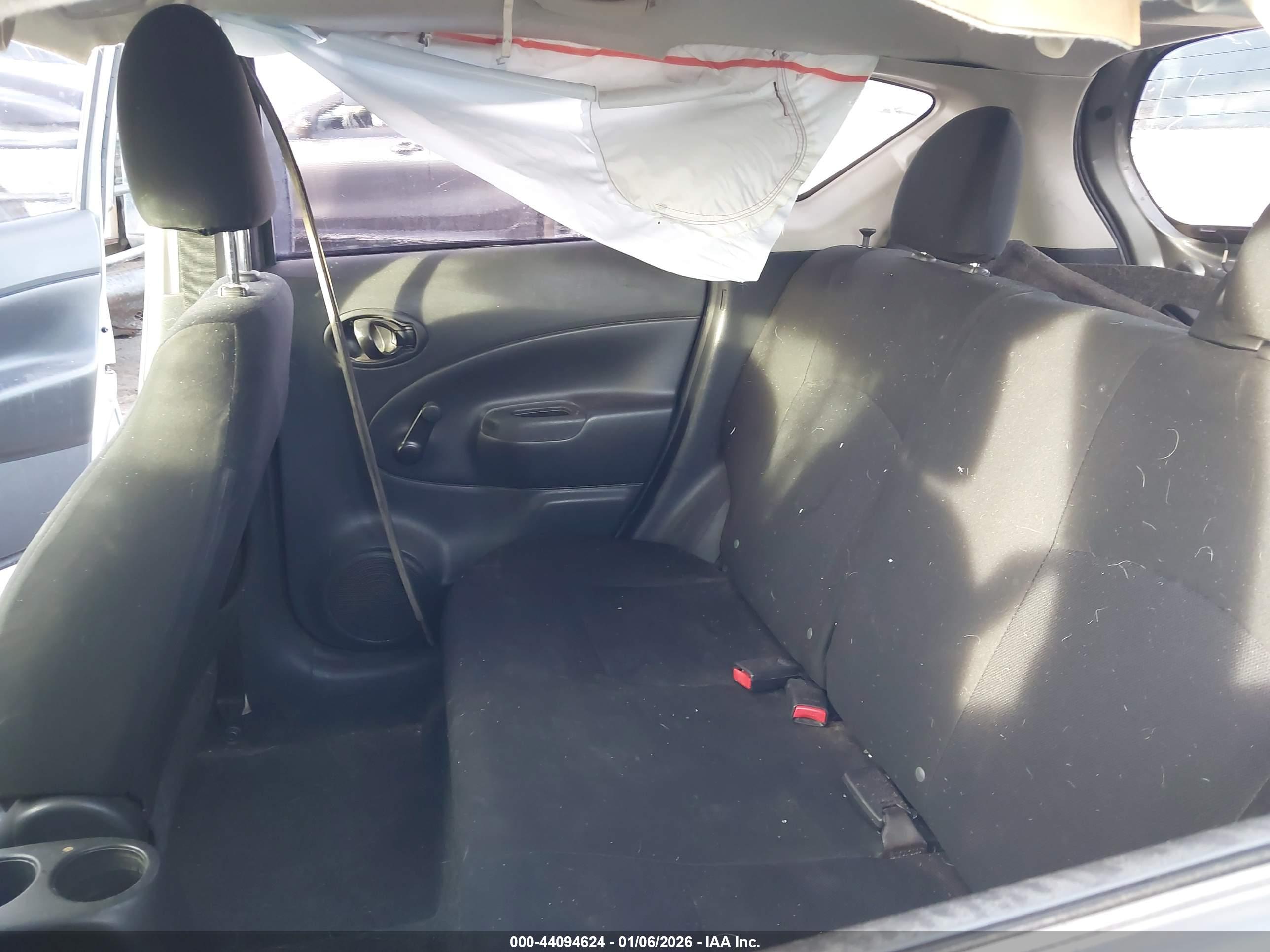 NISSAN VERSA image 8