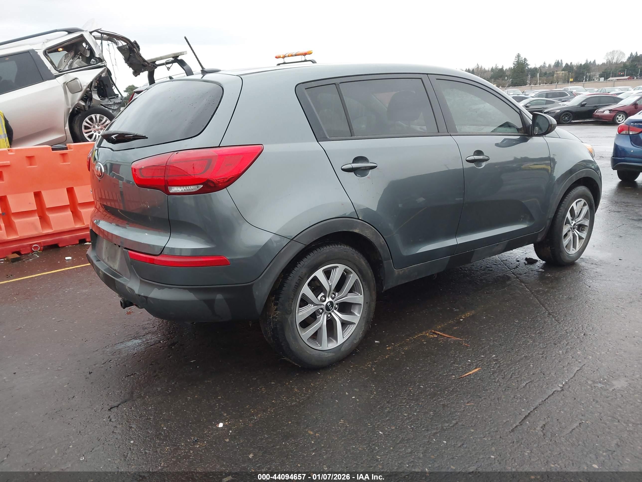KIA SPORTAGE image 4