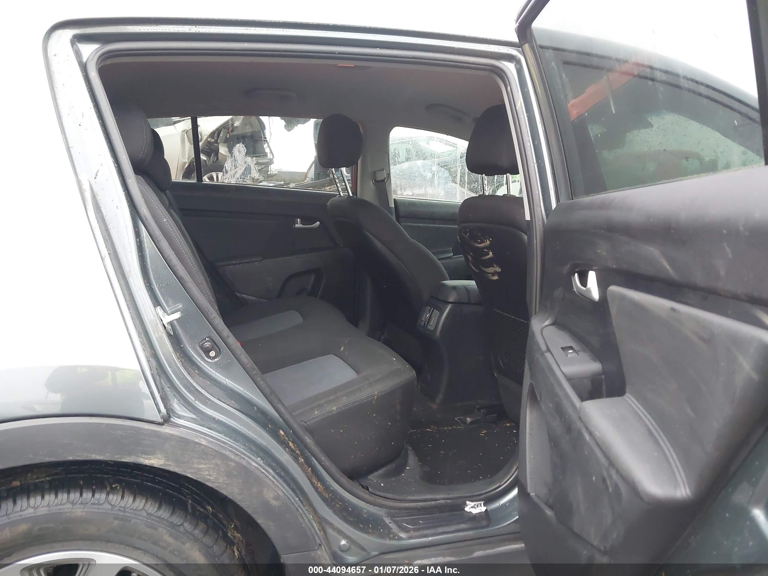 KIA SPORTAGE image 8